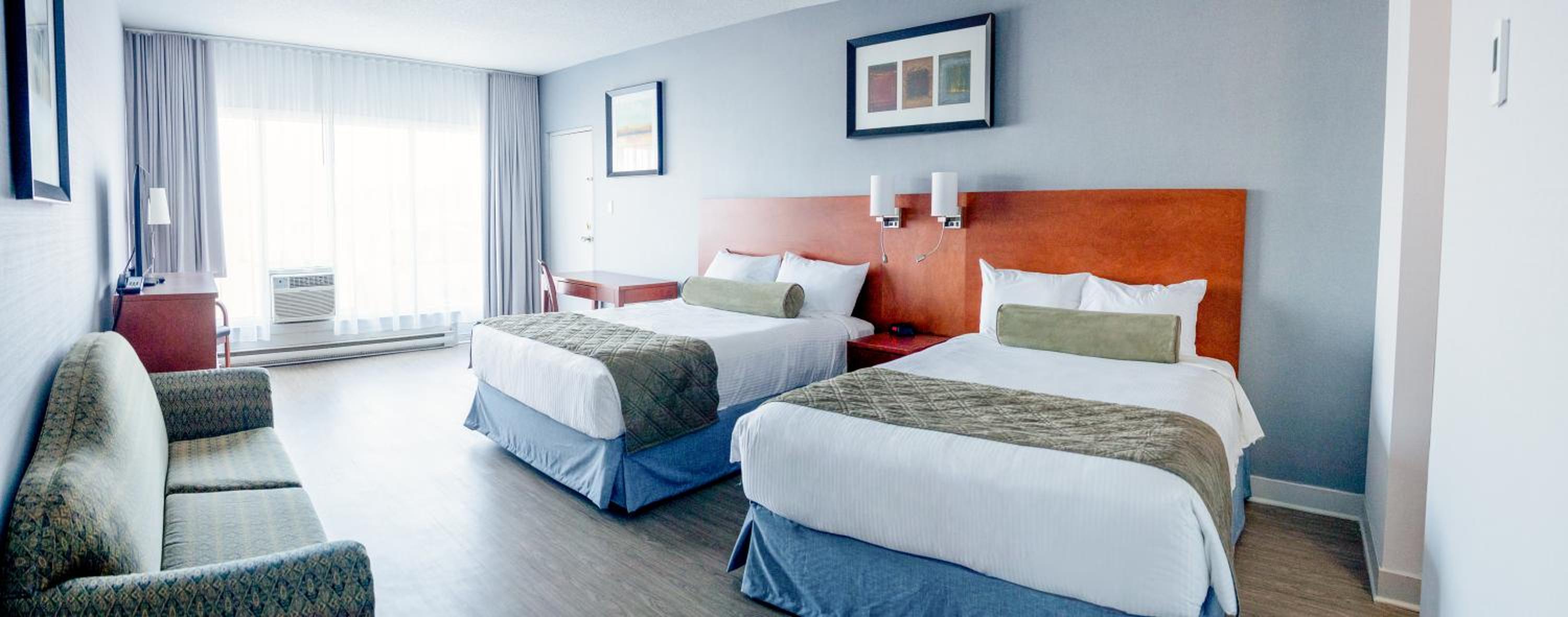 Deluxe Queen Room with Two Queen Beds - Photo 5