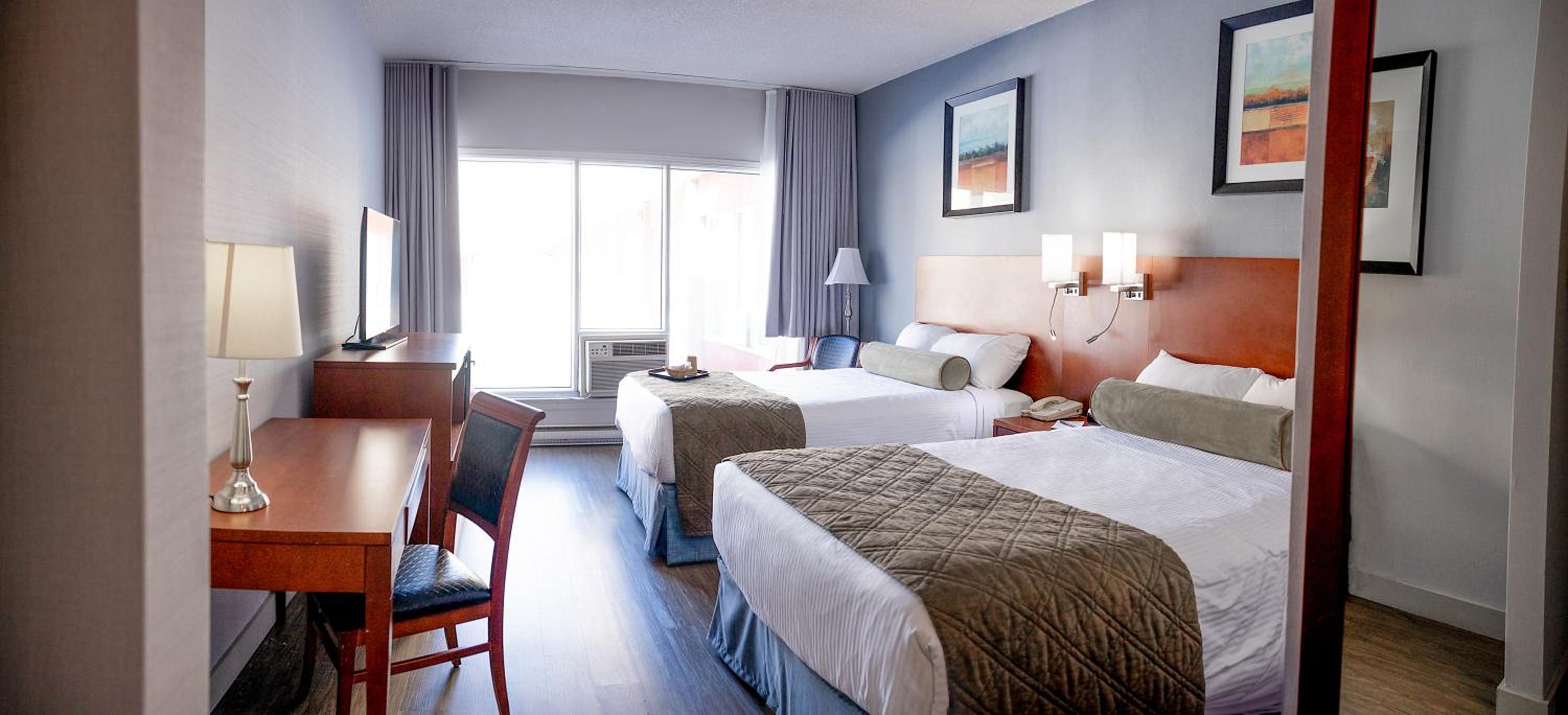 Deluxe Double Room with Two Double Beds - Photo 8