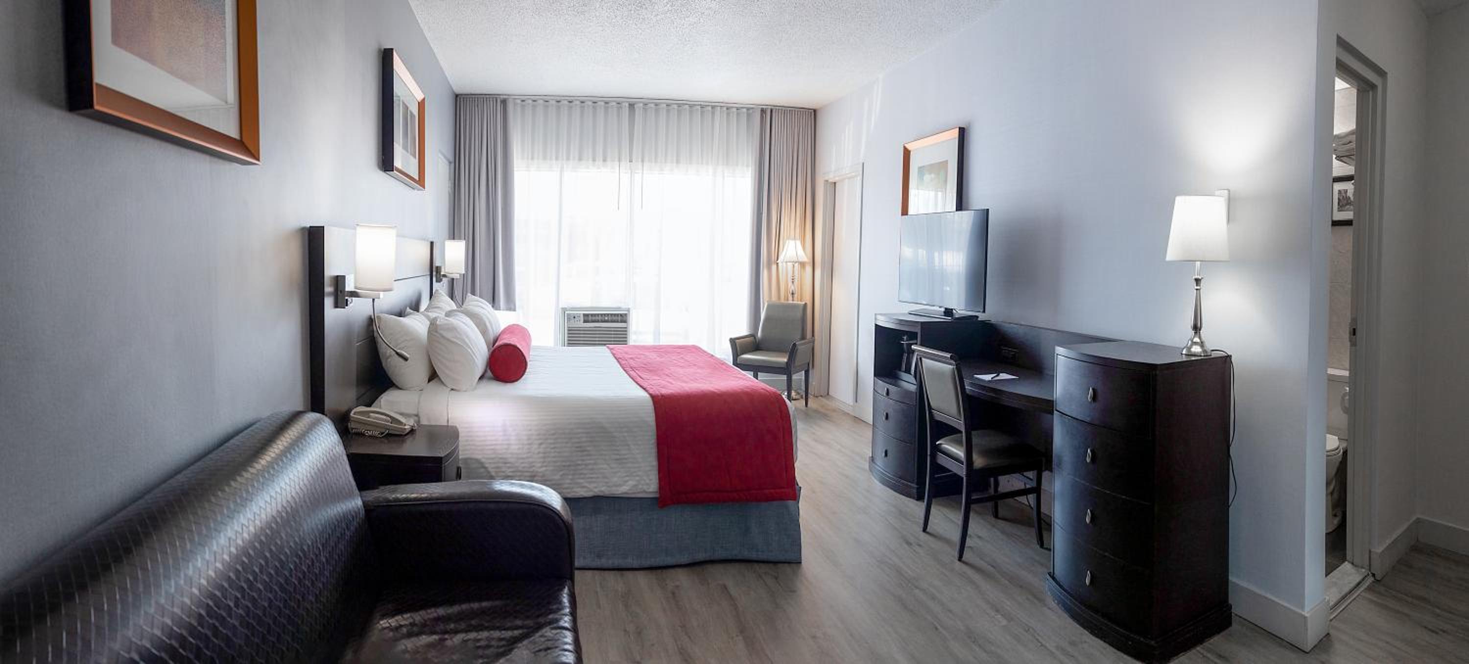 Deluxe King Room - Photo 6