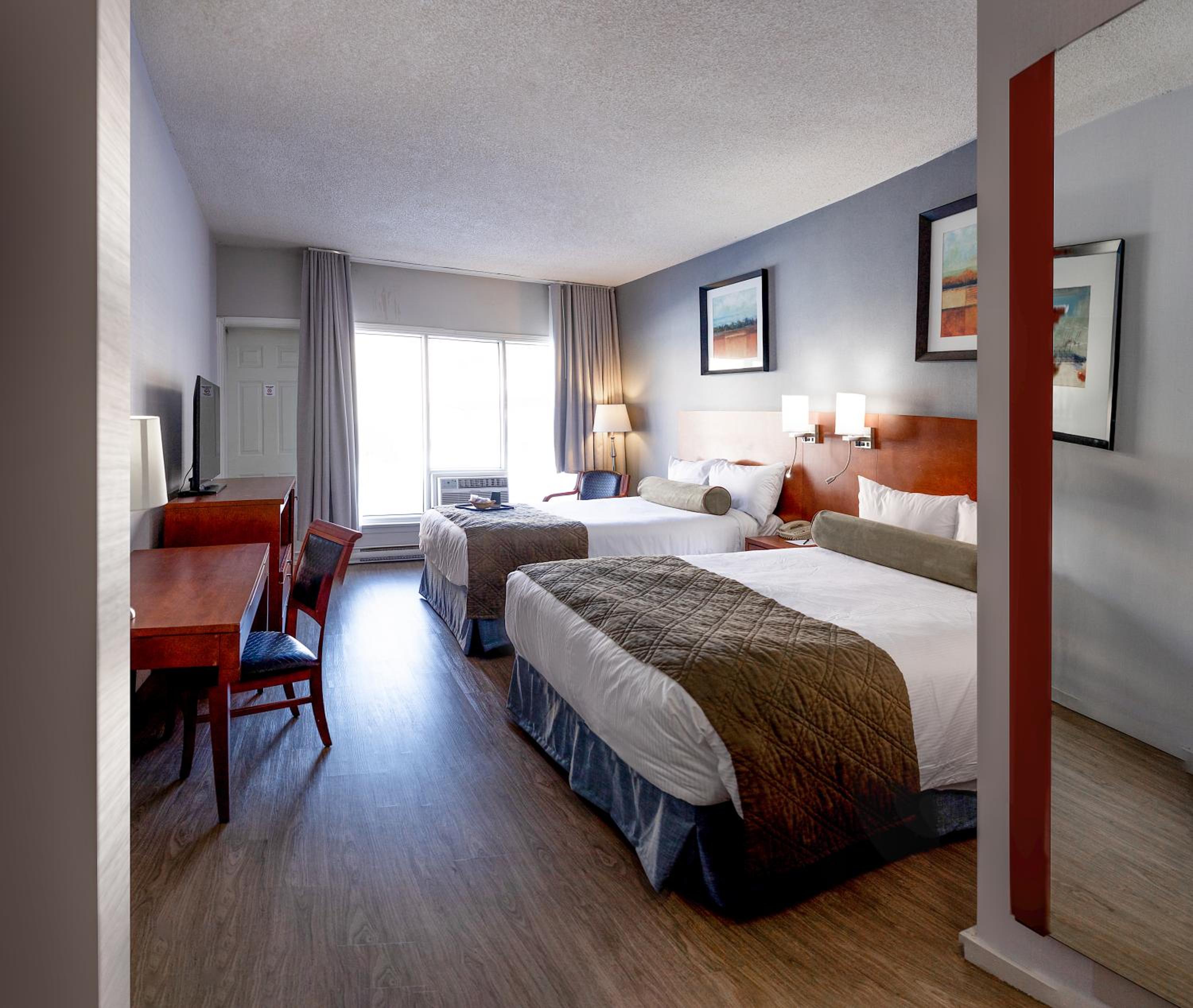 Premium Double Room with Two Double Beds - Photo 8