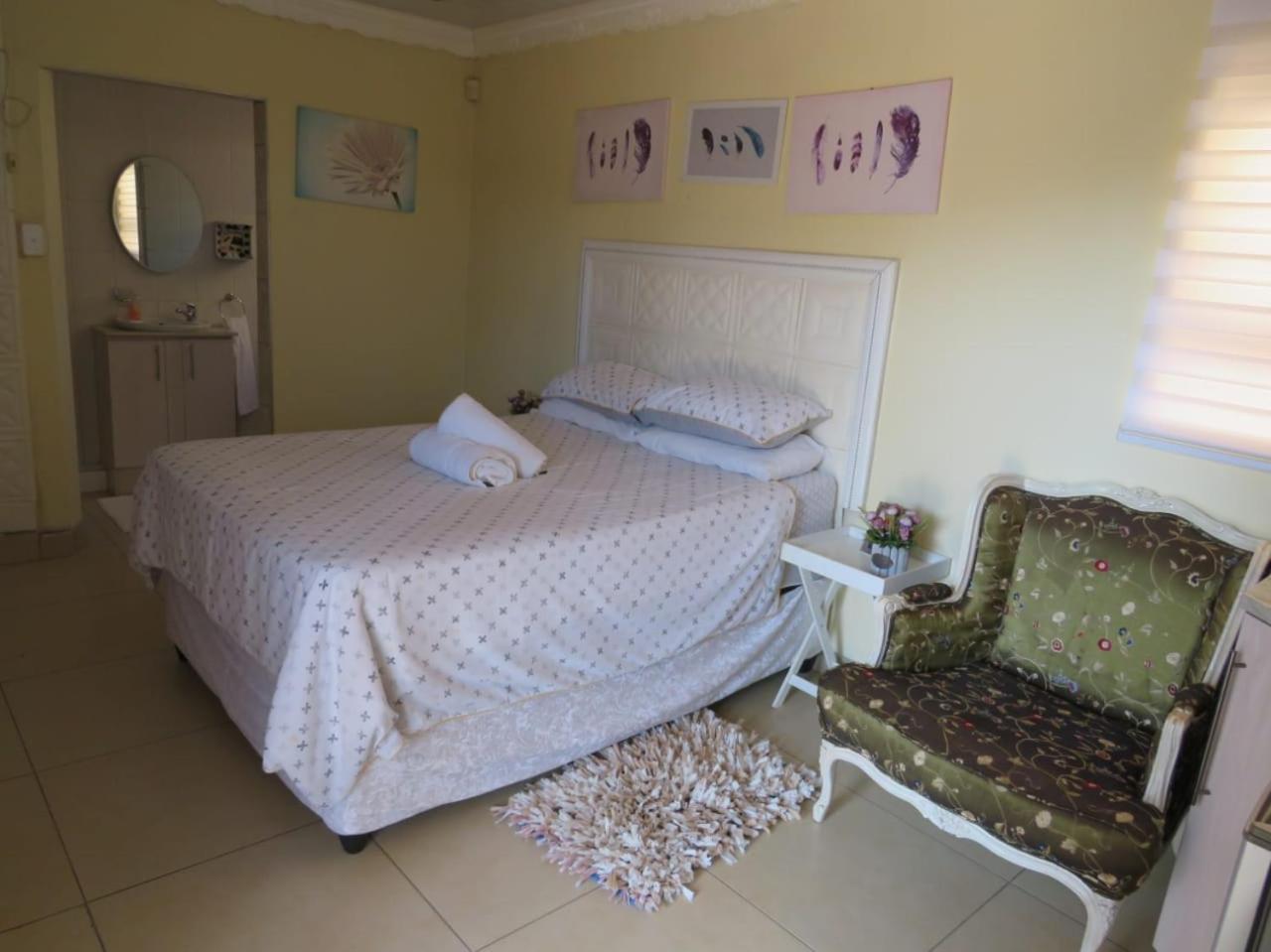 Deluxe Double Room with Shower - Photo 3