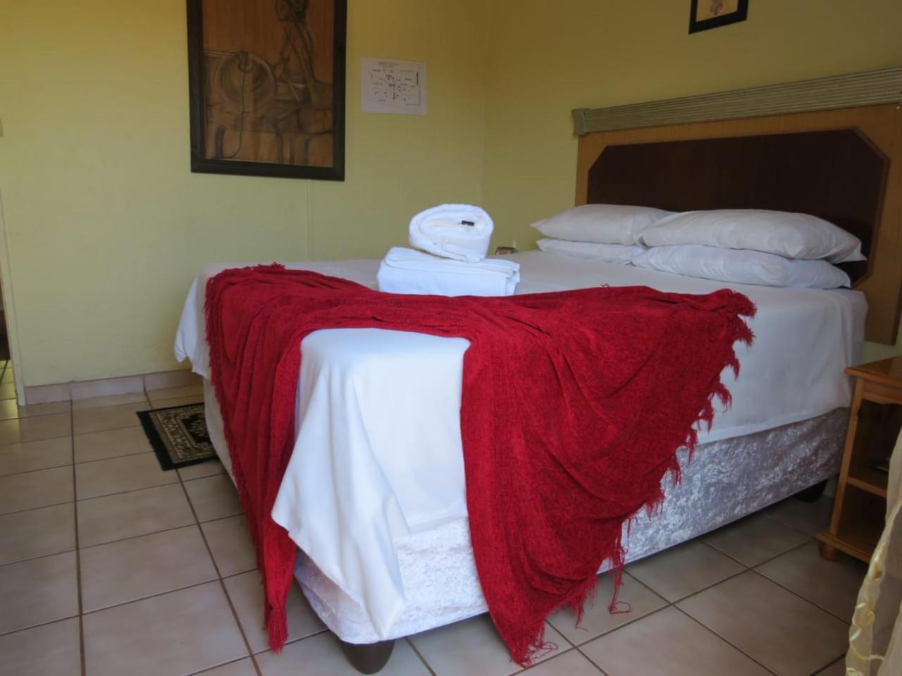 Deluxe Double Room with Bath - Photo 2