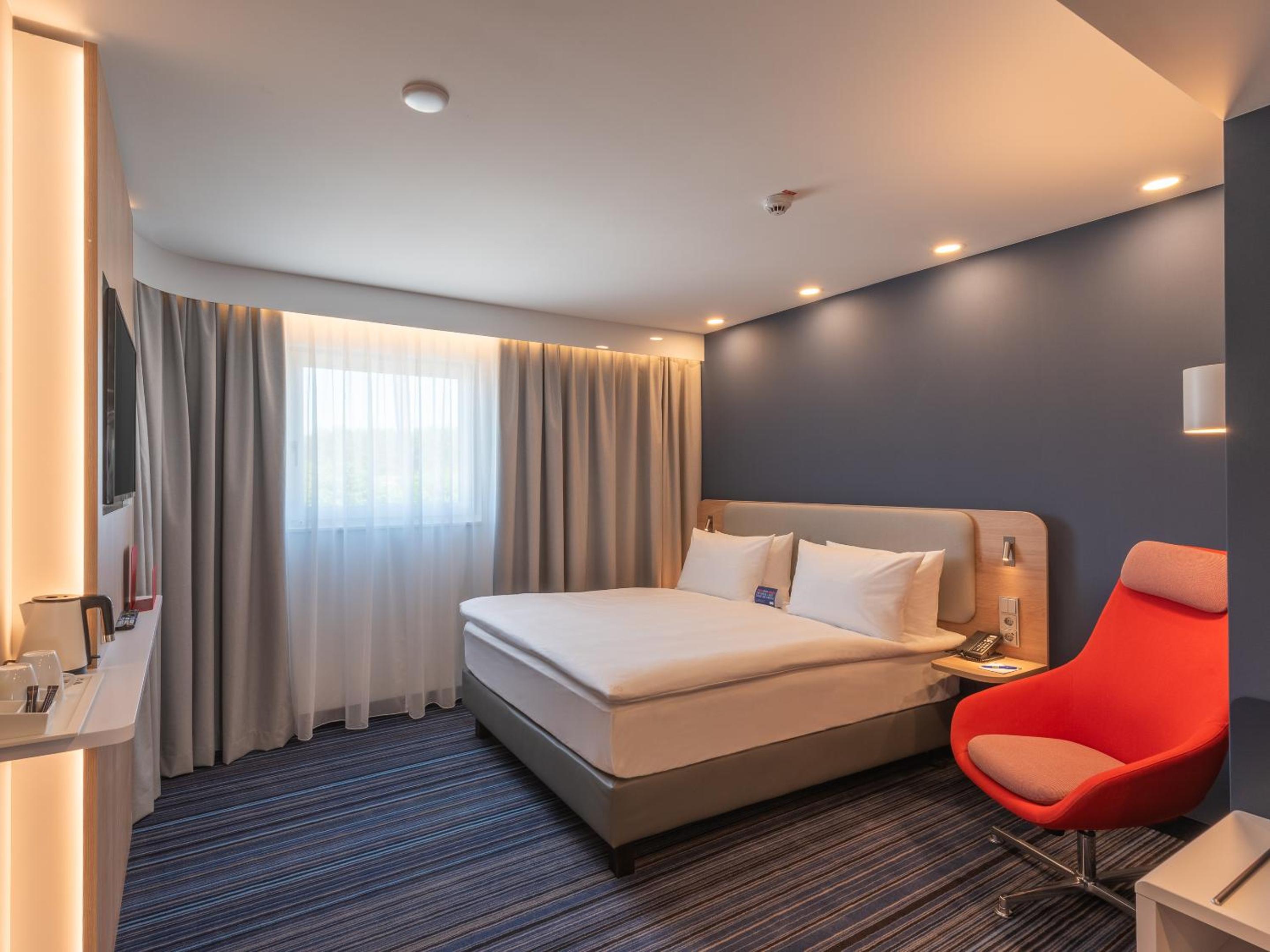 Standard Queen Room