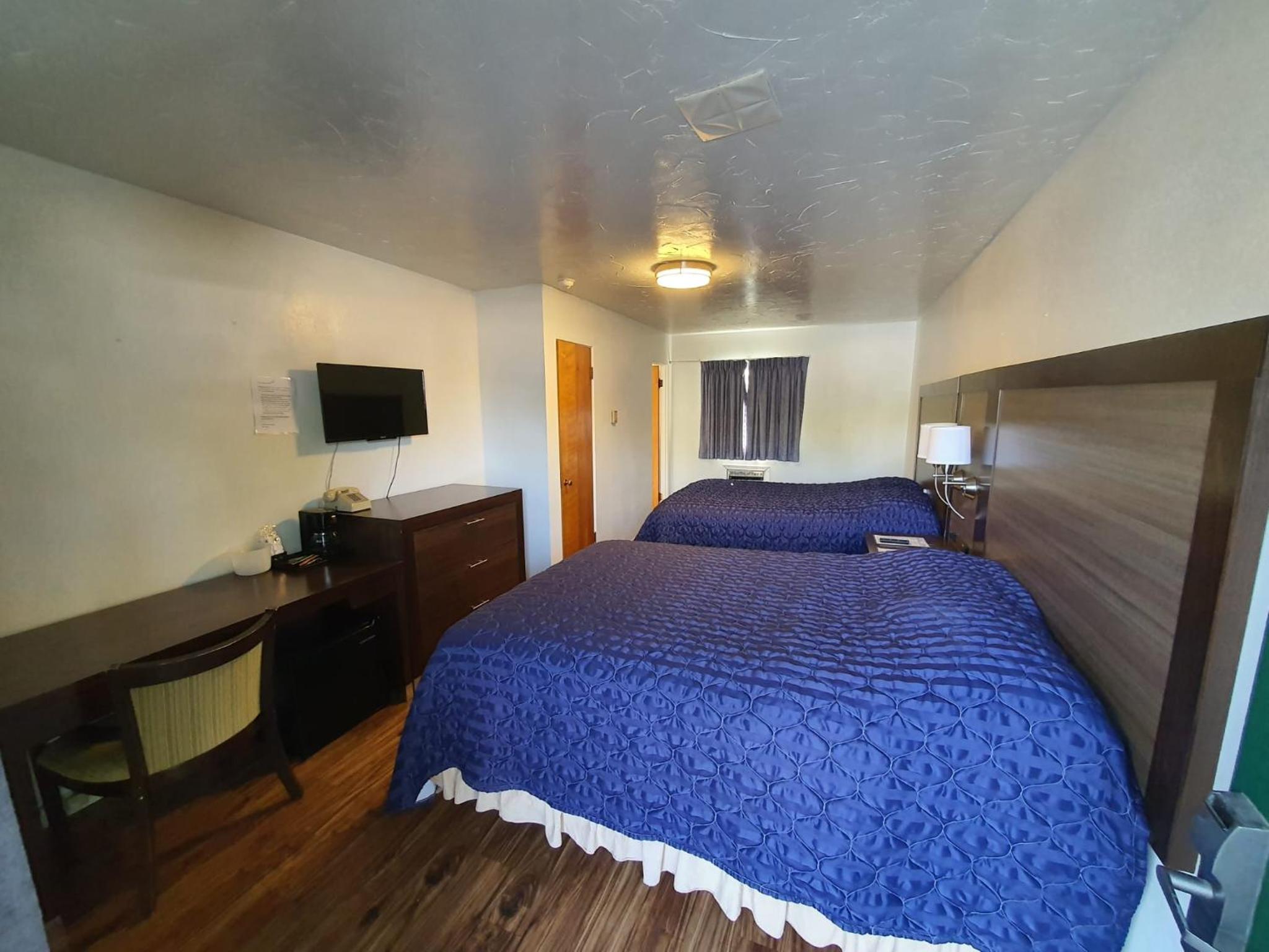 Queen Room with Two Queen Beds - Photo 1