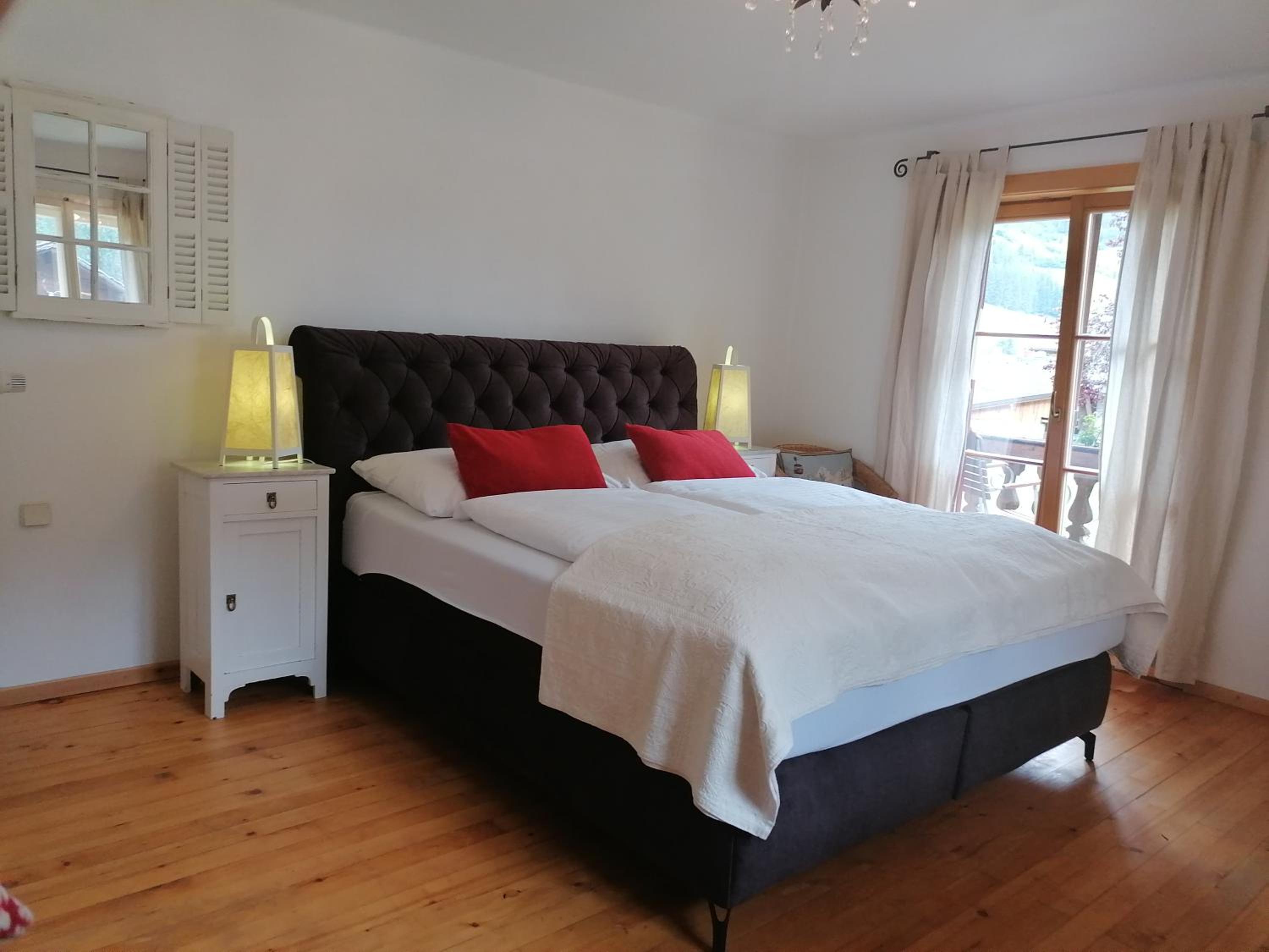 Two-Bedroom Apartment with Balcony and Mountain View