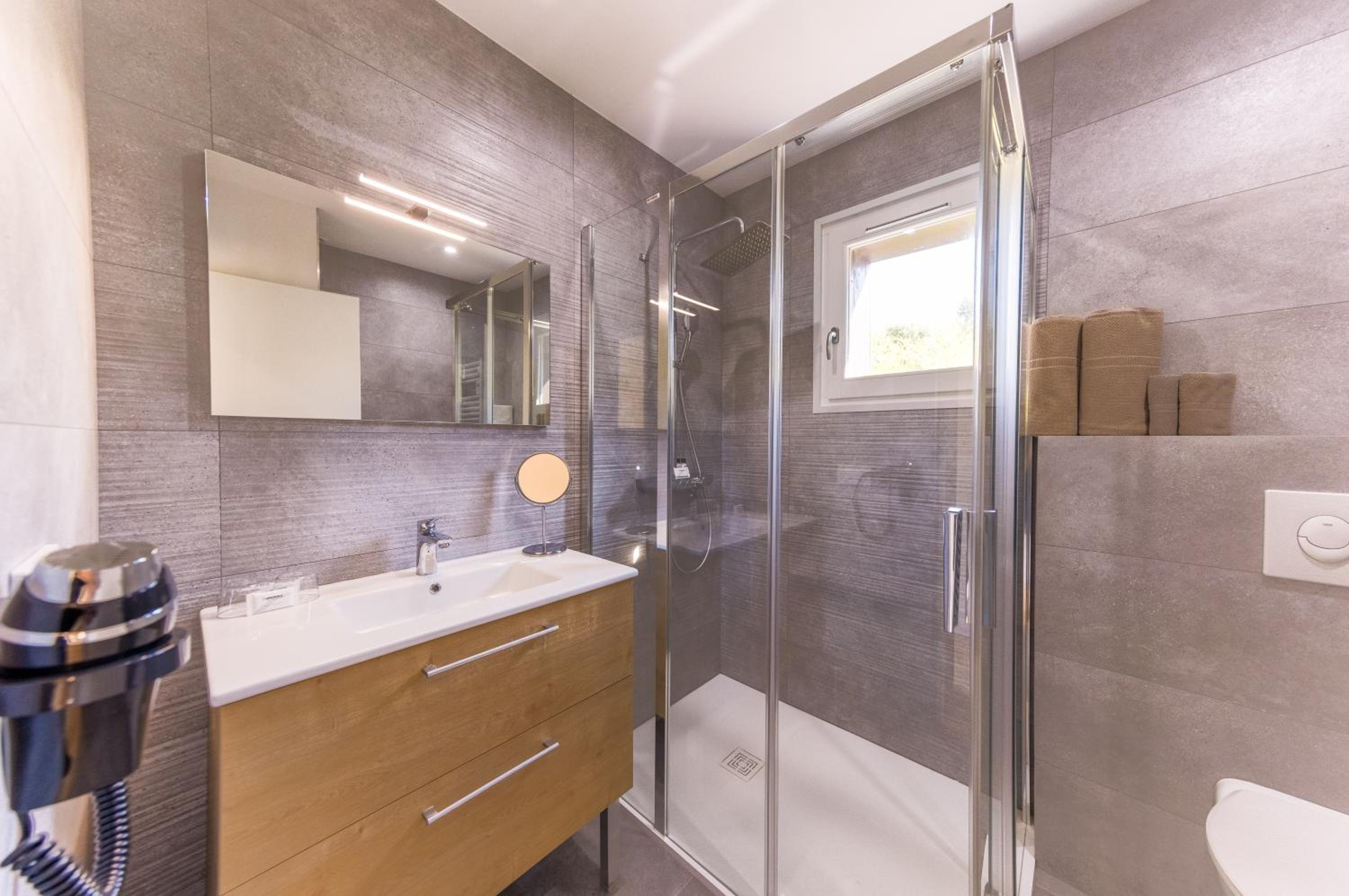 Room in Chalet - Photo 5
