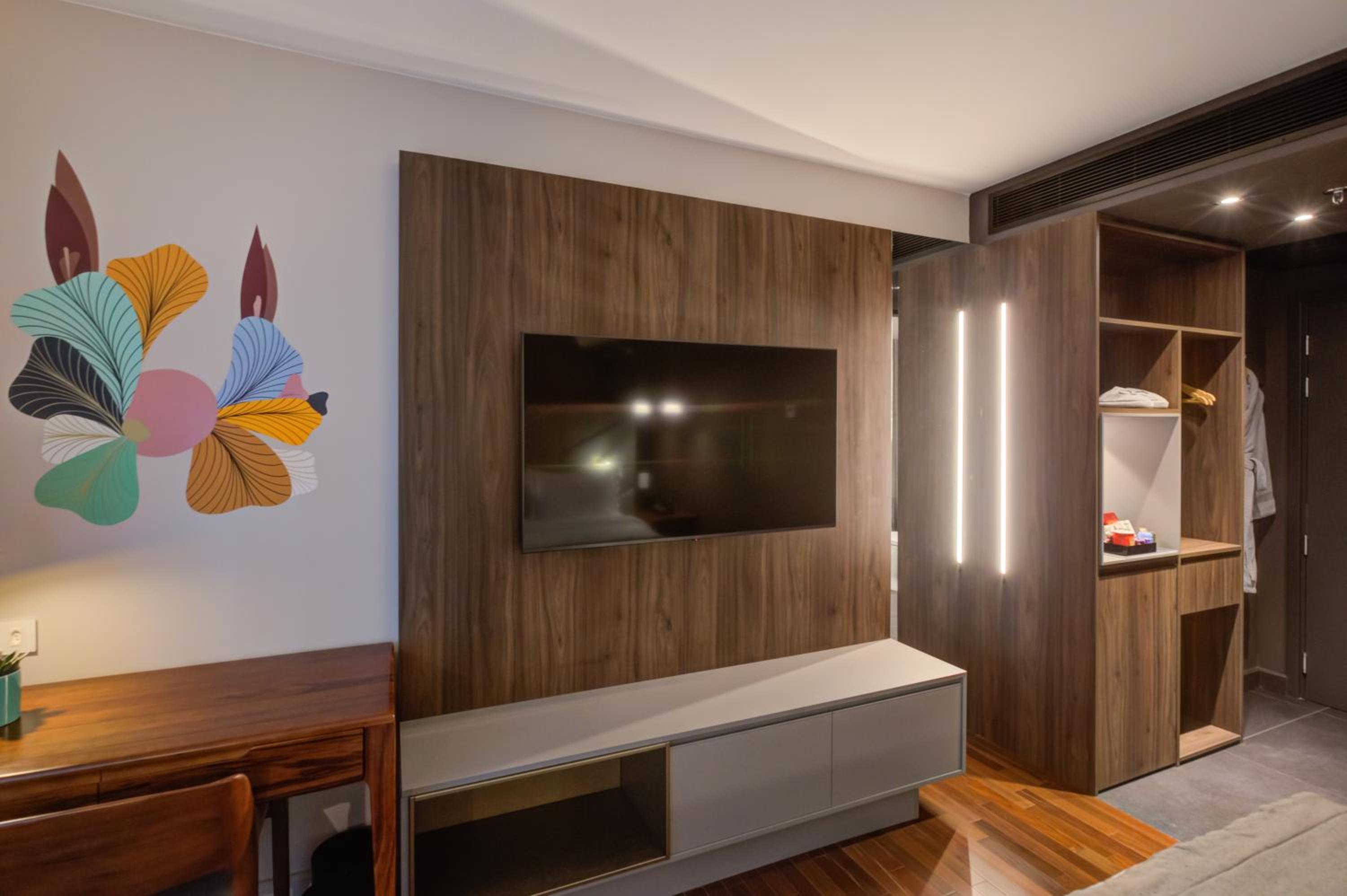 Available room thumbnail 5