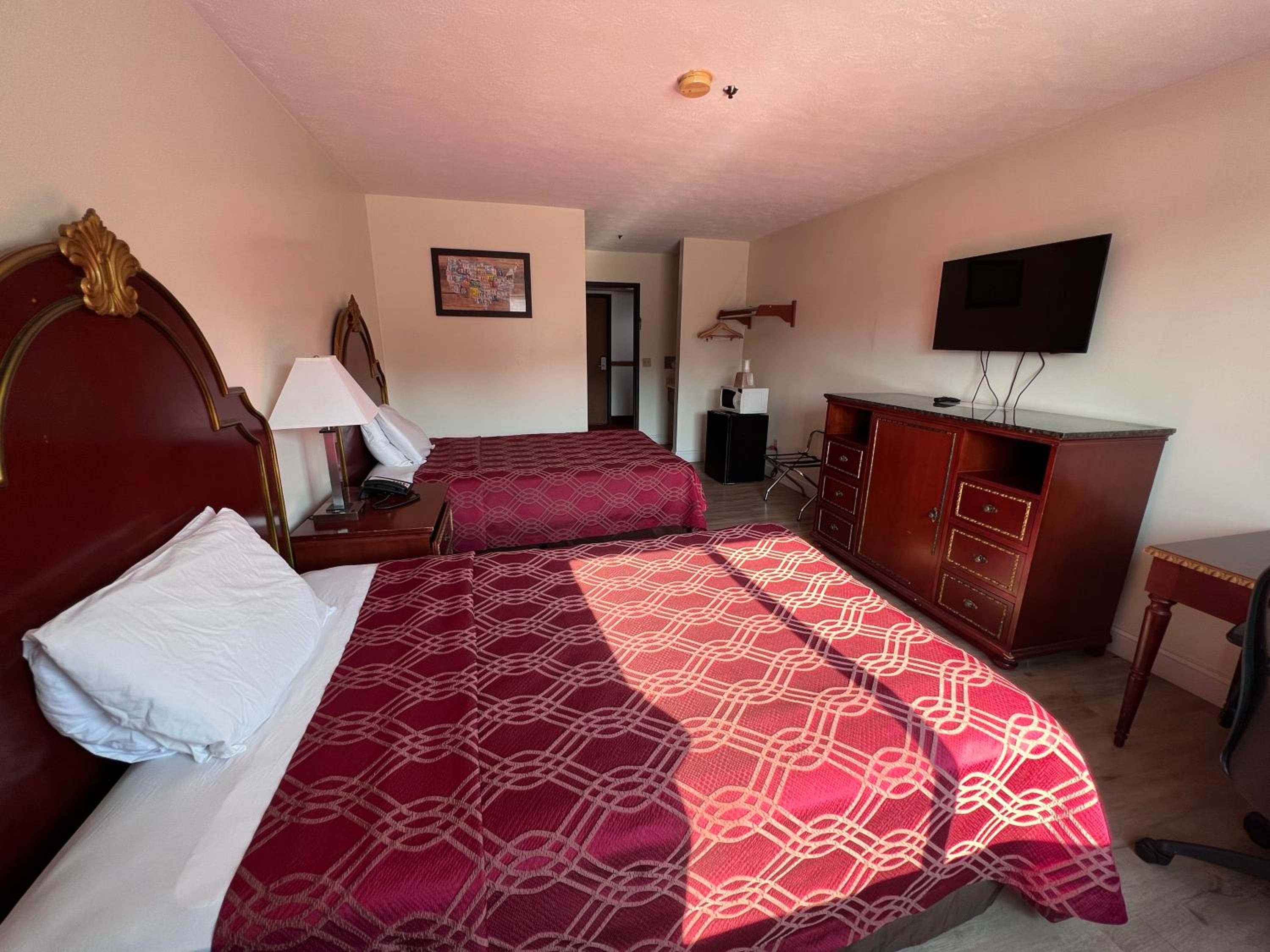 Double Room with Two Double Beds - Photo 2