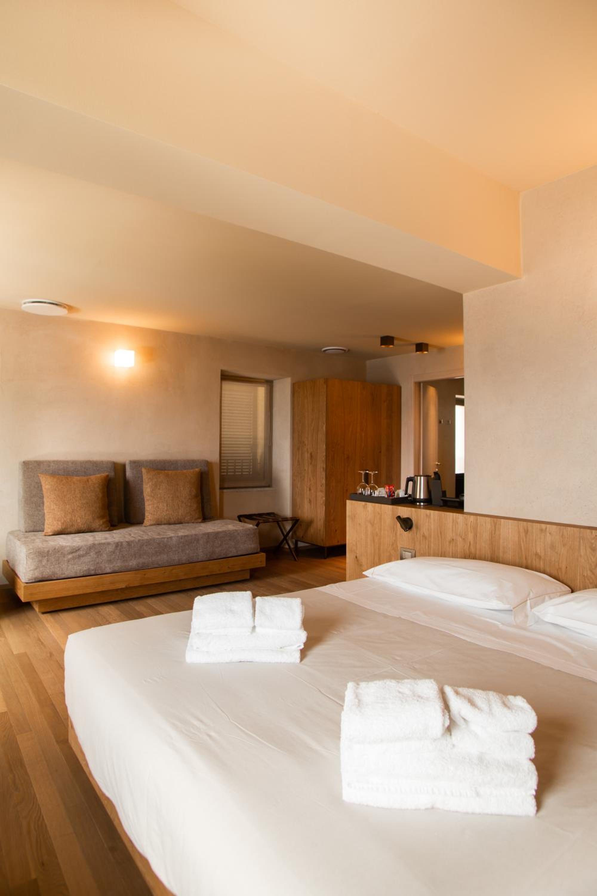 Double Room with Lake View - Annex photo 3