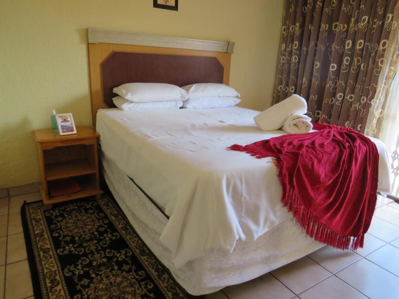 Deluxe Double Room with Bath - Photo 1