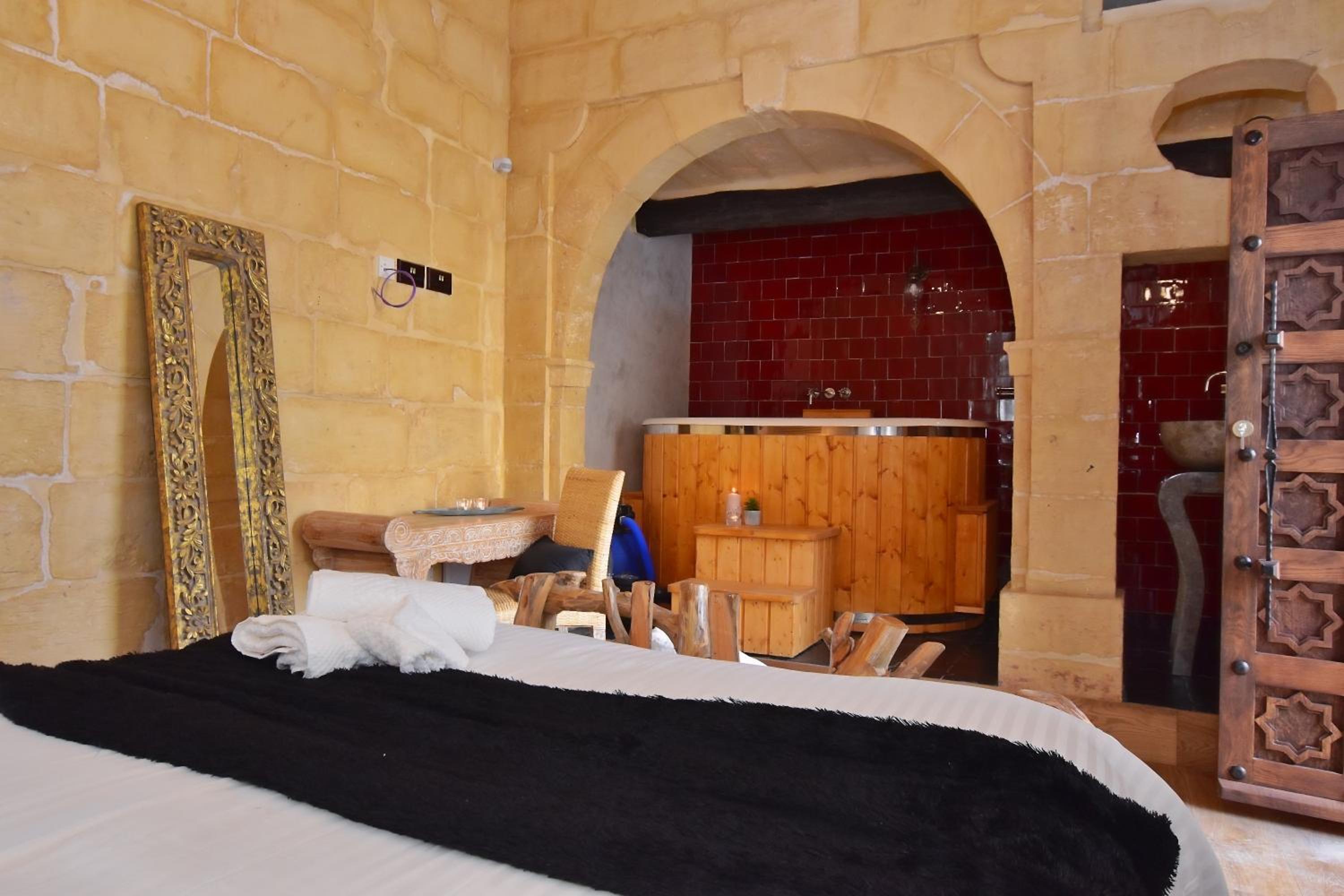 Suite with Spa Bath photo 1