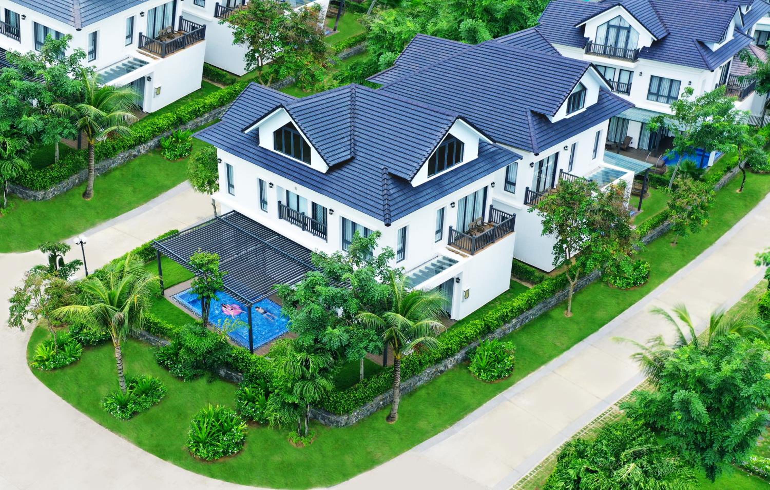 Five-Bedroom Villa with Garden View