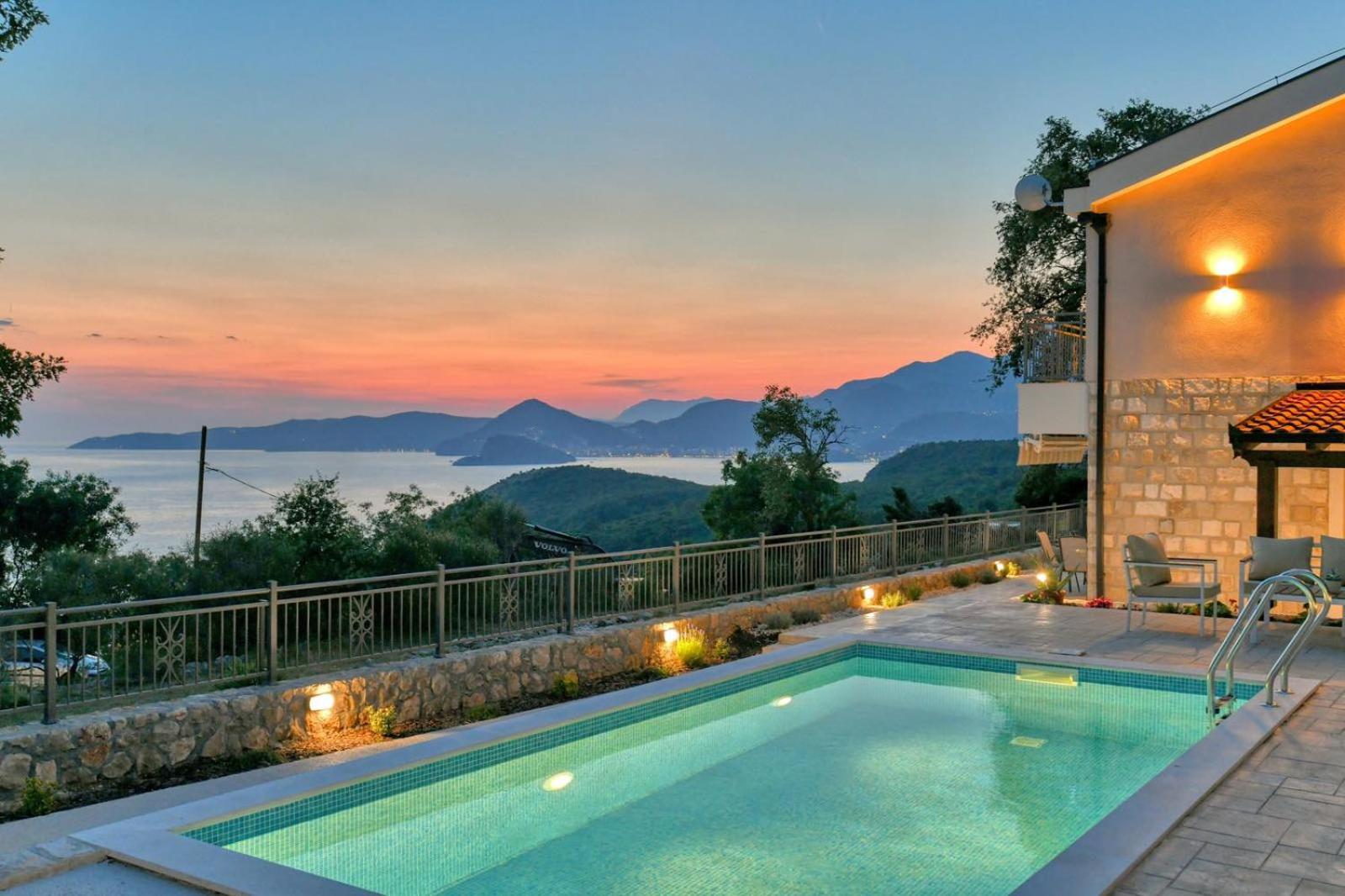 Three-Bedroom Villa photo 2