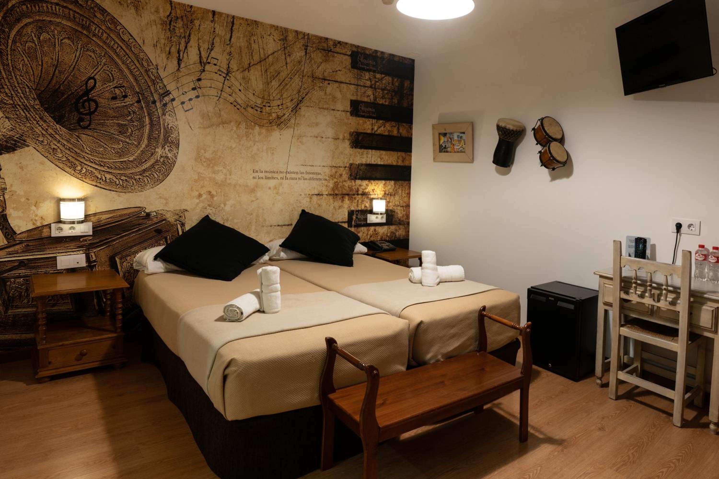 Economy Double Room with Private Bathroom - Photo 17