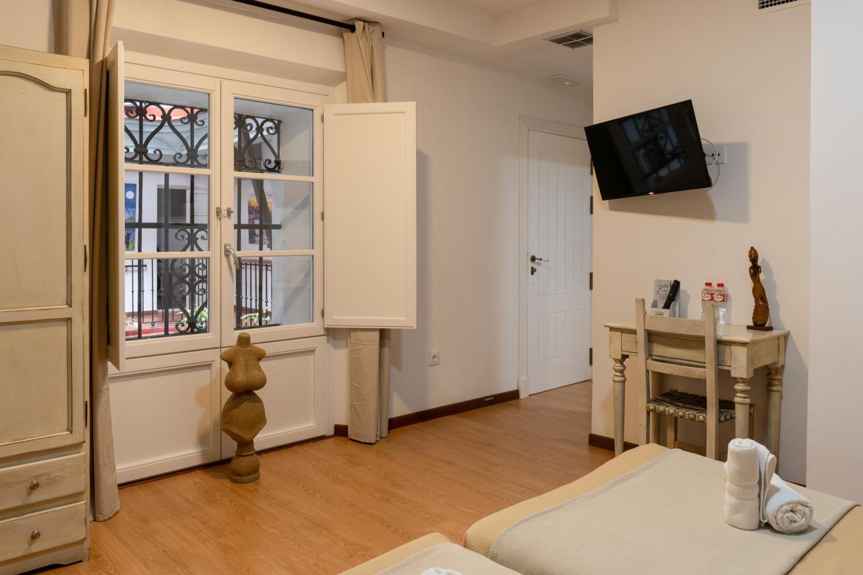 Economy Double Room with Private Bathroom - Photo 19