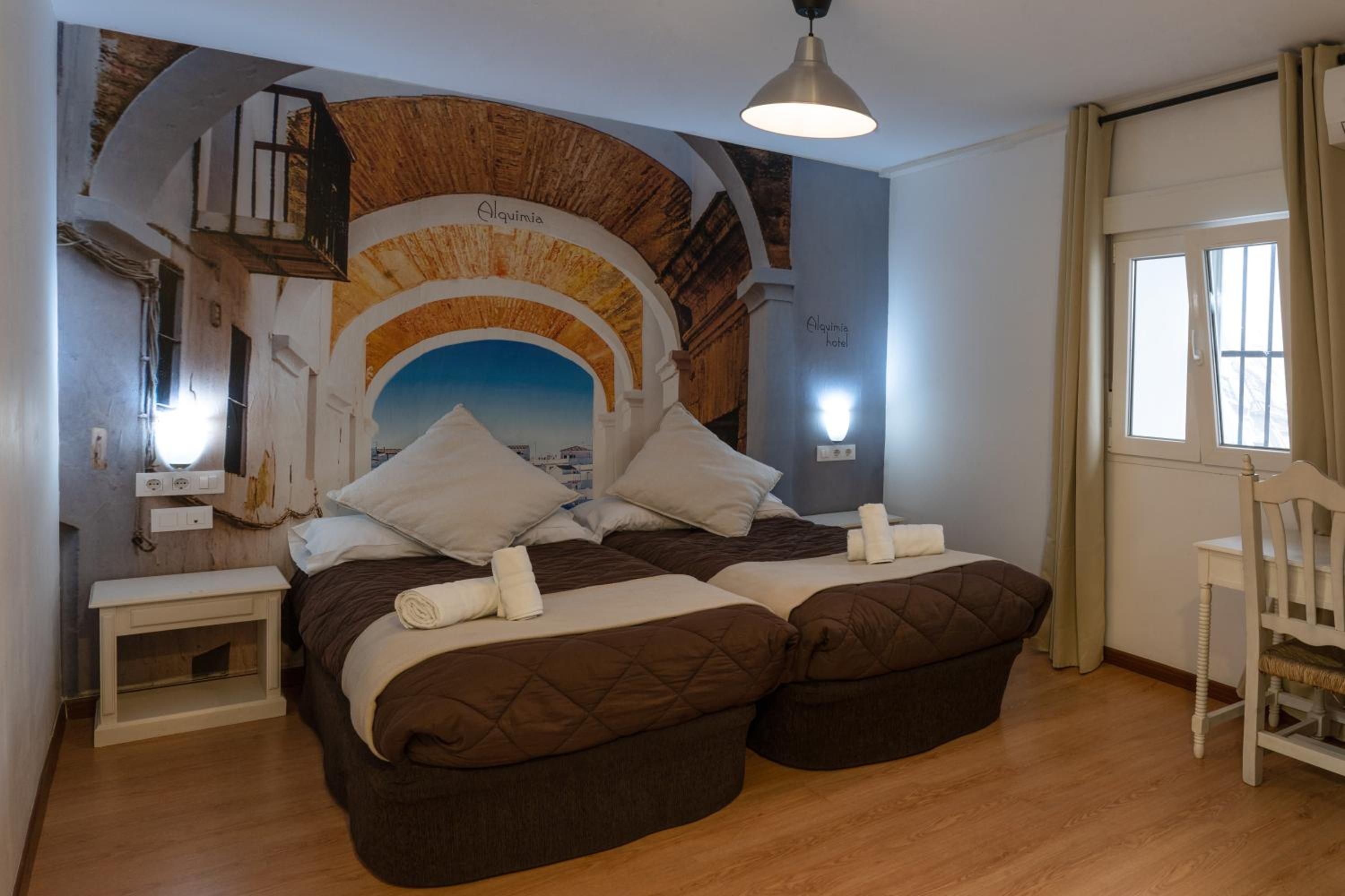 Economy Double Room with Private Bathroom - Photo 4