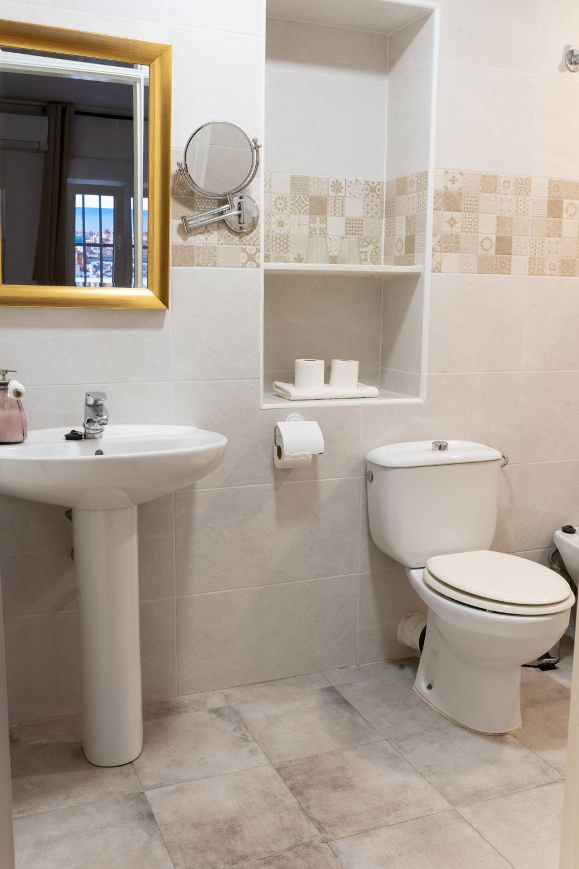 Economy Double Room with Private Bathroom - Photo 21