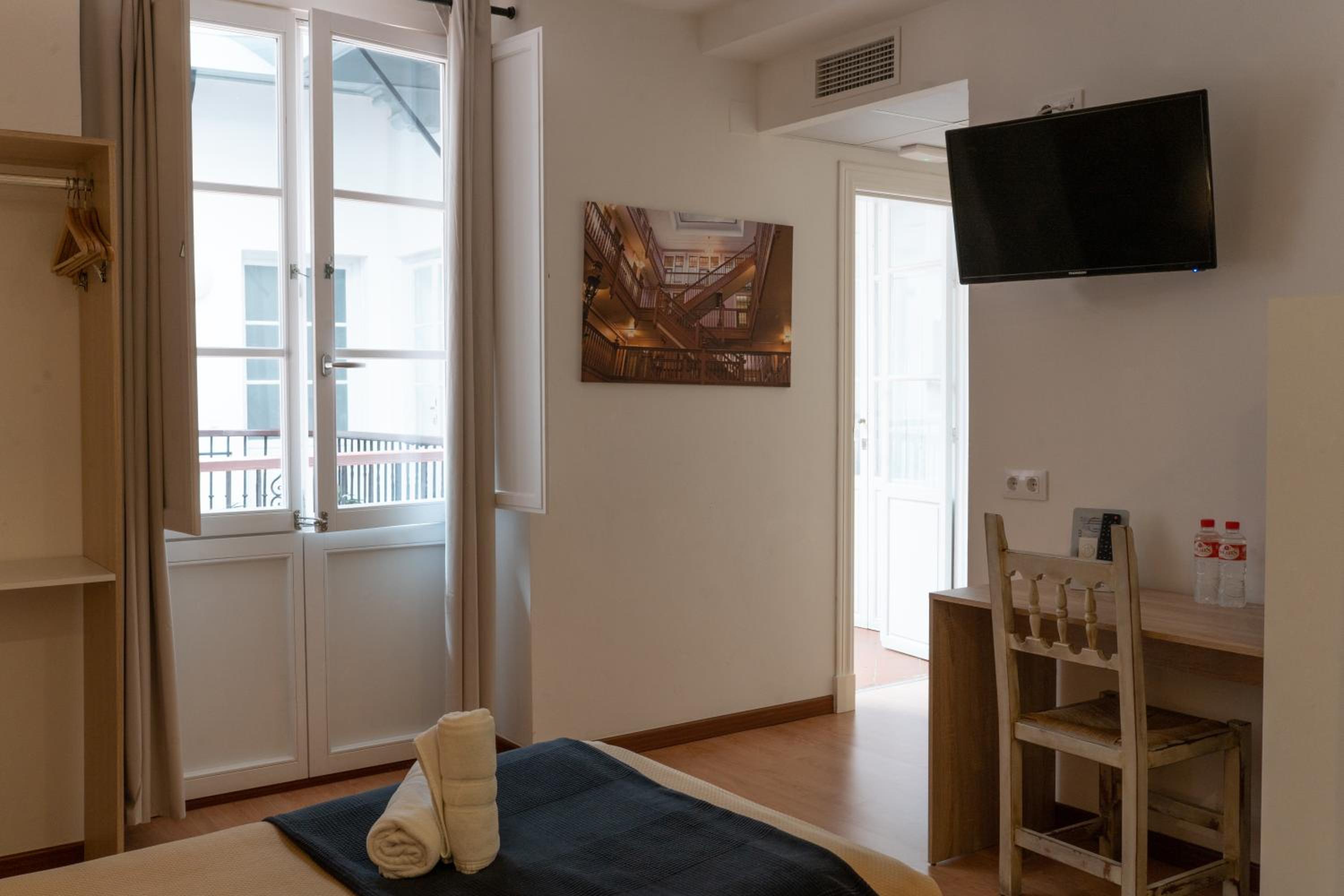 Economy Double Room with Private Bathroom - Photo 22