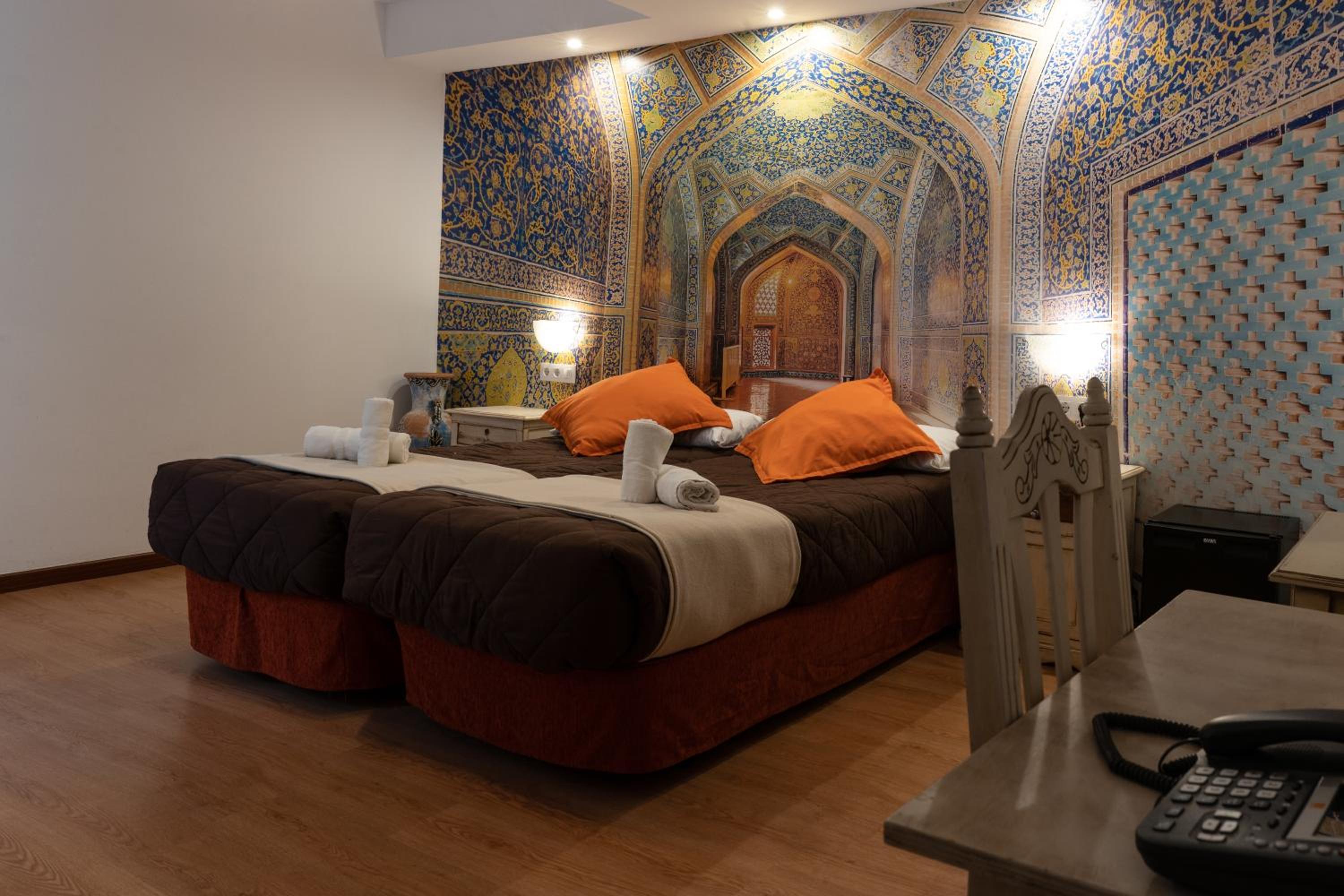 Economy Double Room with Private Bathroom - Photo 31