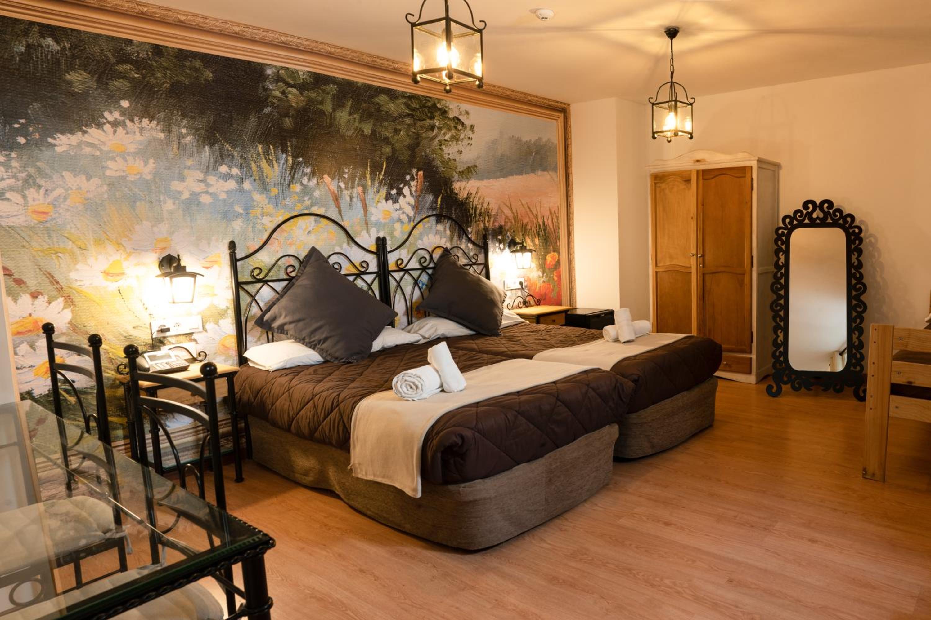 Economy Double Room with Private Bathroom - Photo 2