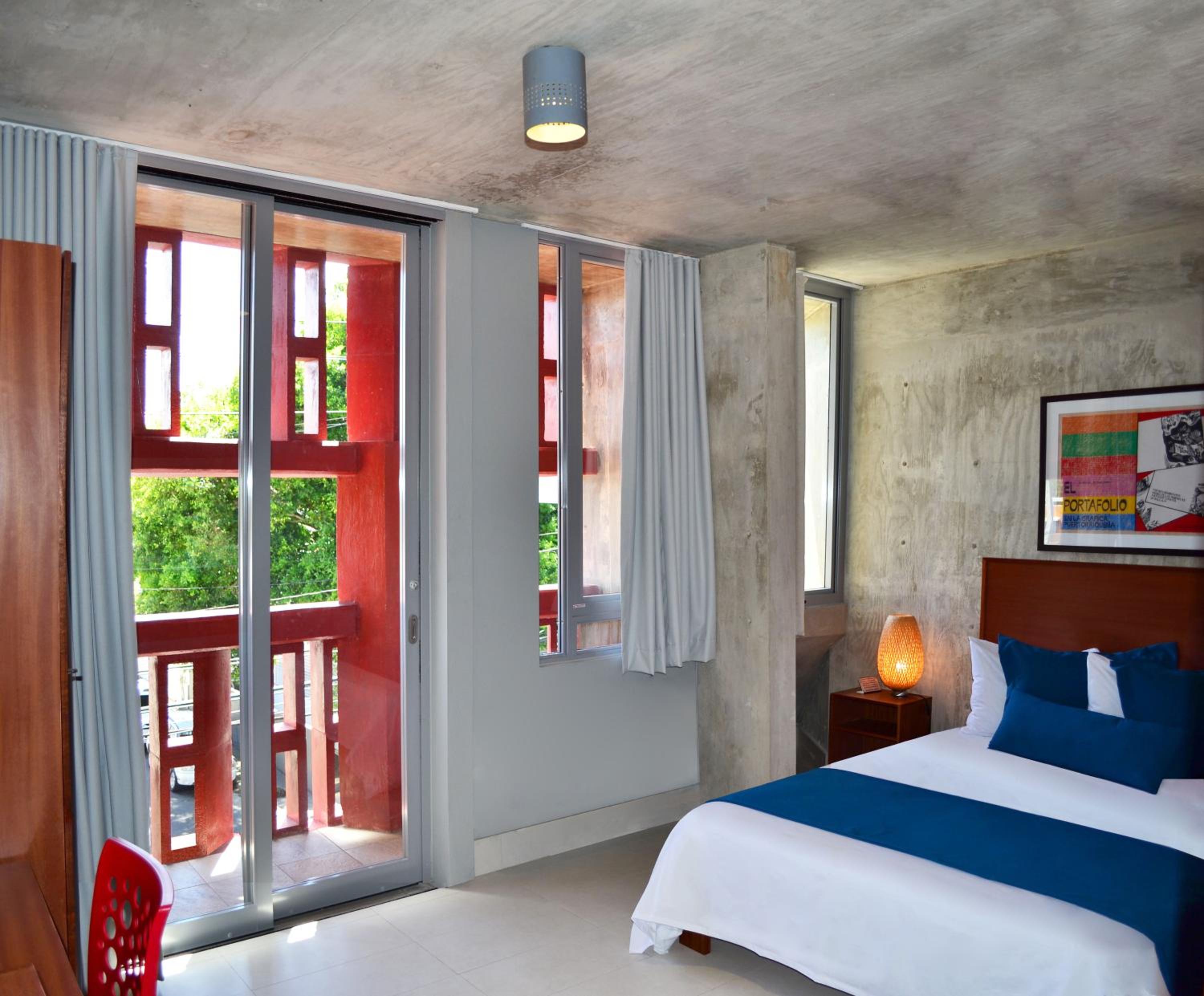 Queen Room with Balcony photo 3