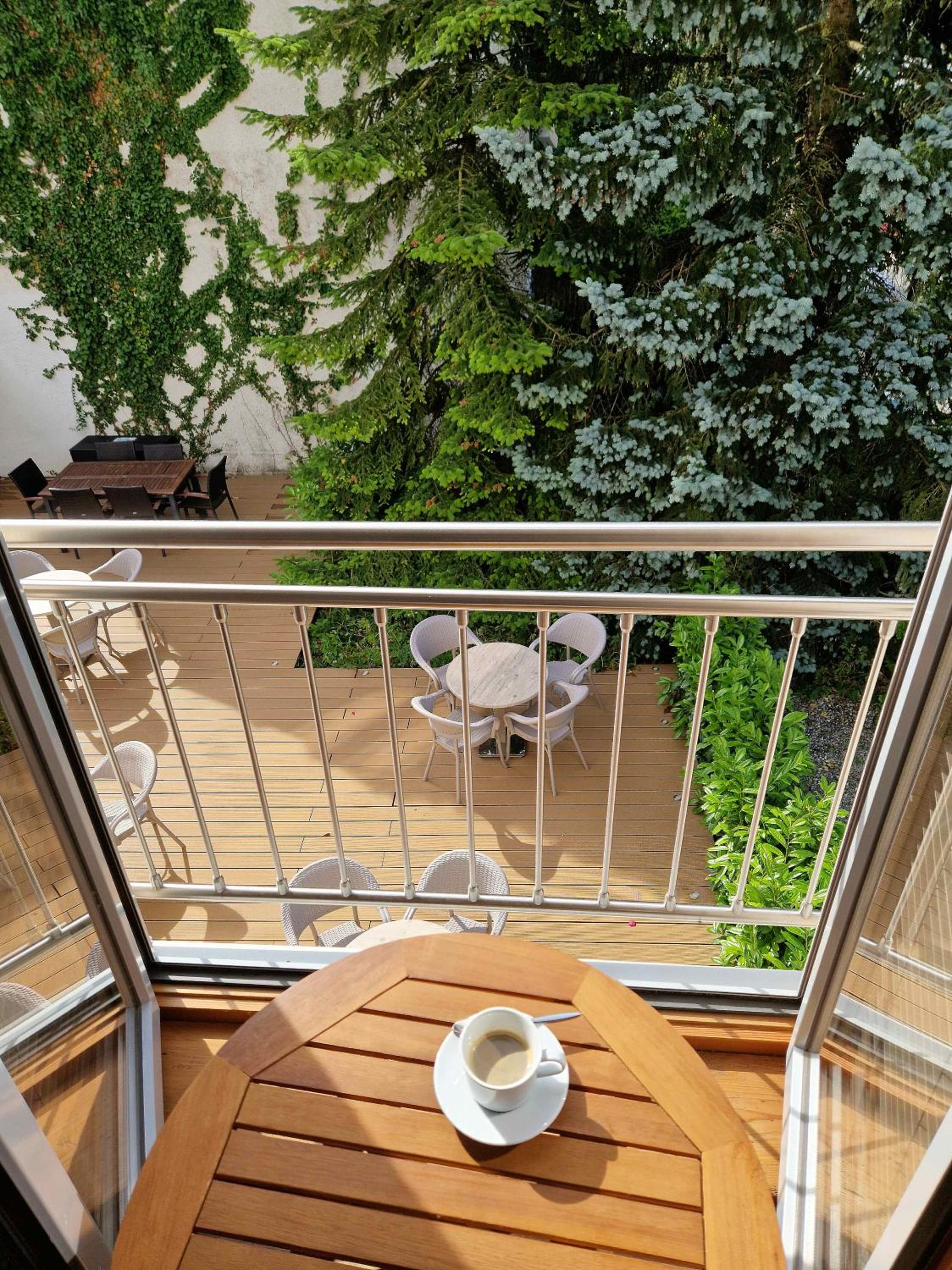Deluxe Double Room (2 Adults + 1 Child) - Photo 9