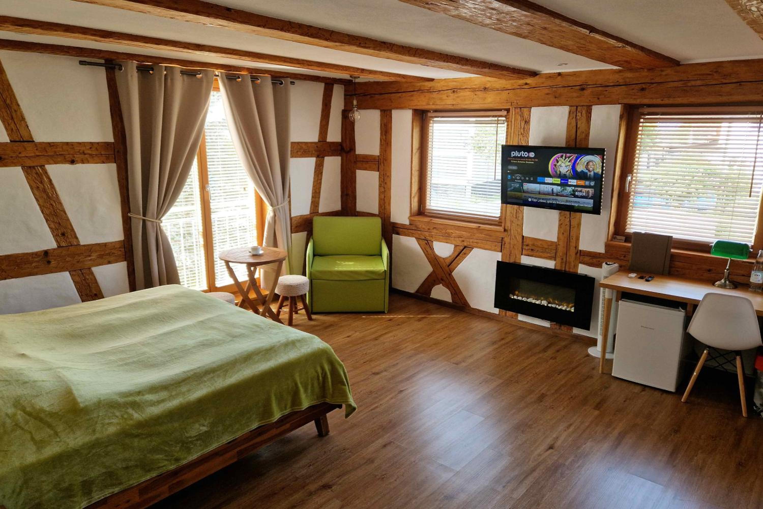 Deluxe Double Room (2 Adults + 1 Child) - Photo 5