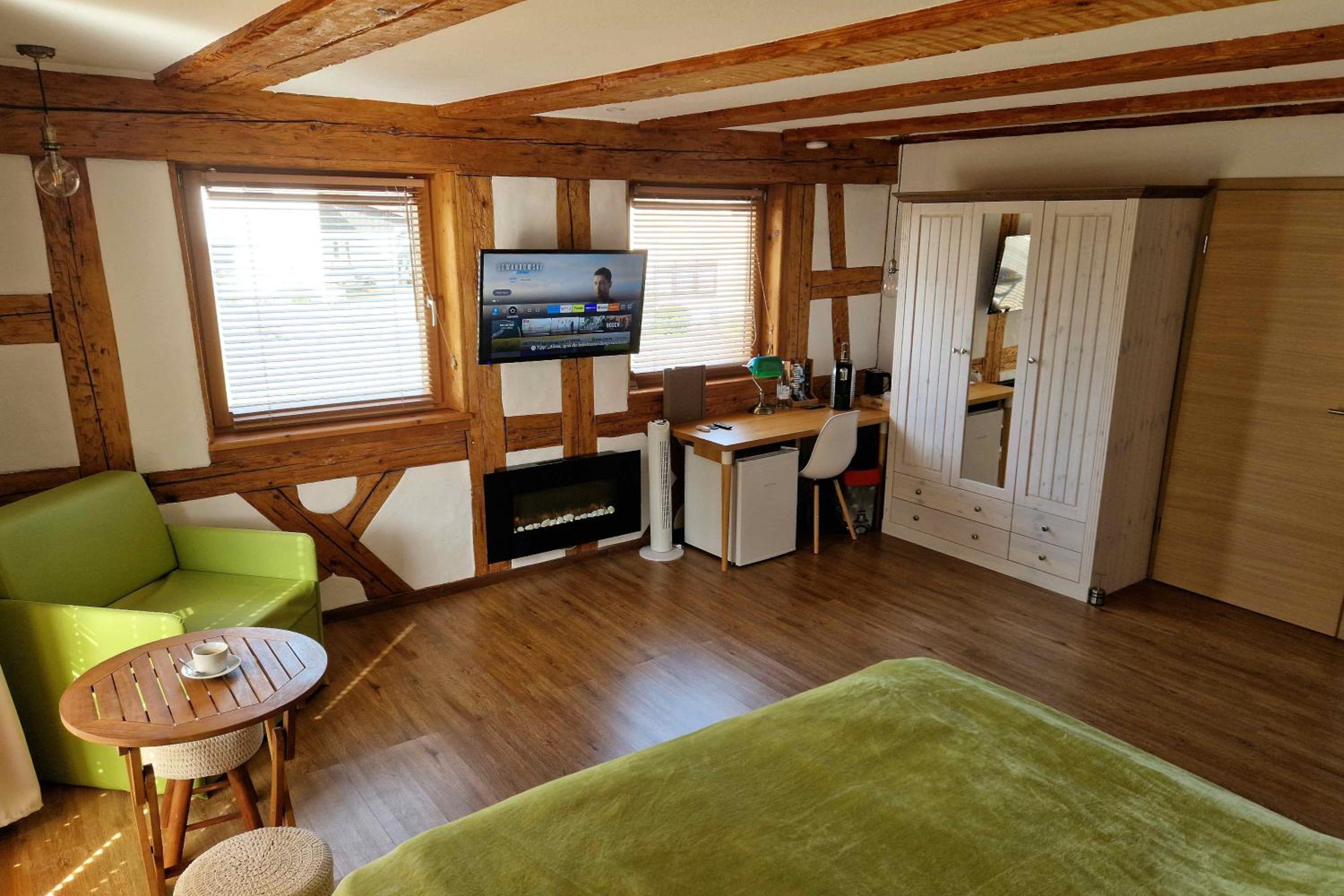 Deluxe Double Room (2 Adults + 1 Child) - Photo 10