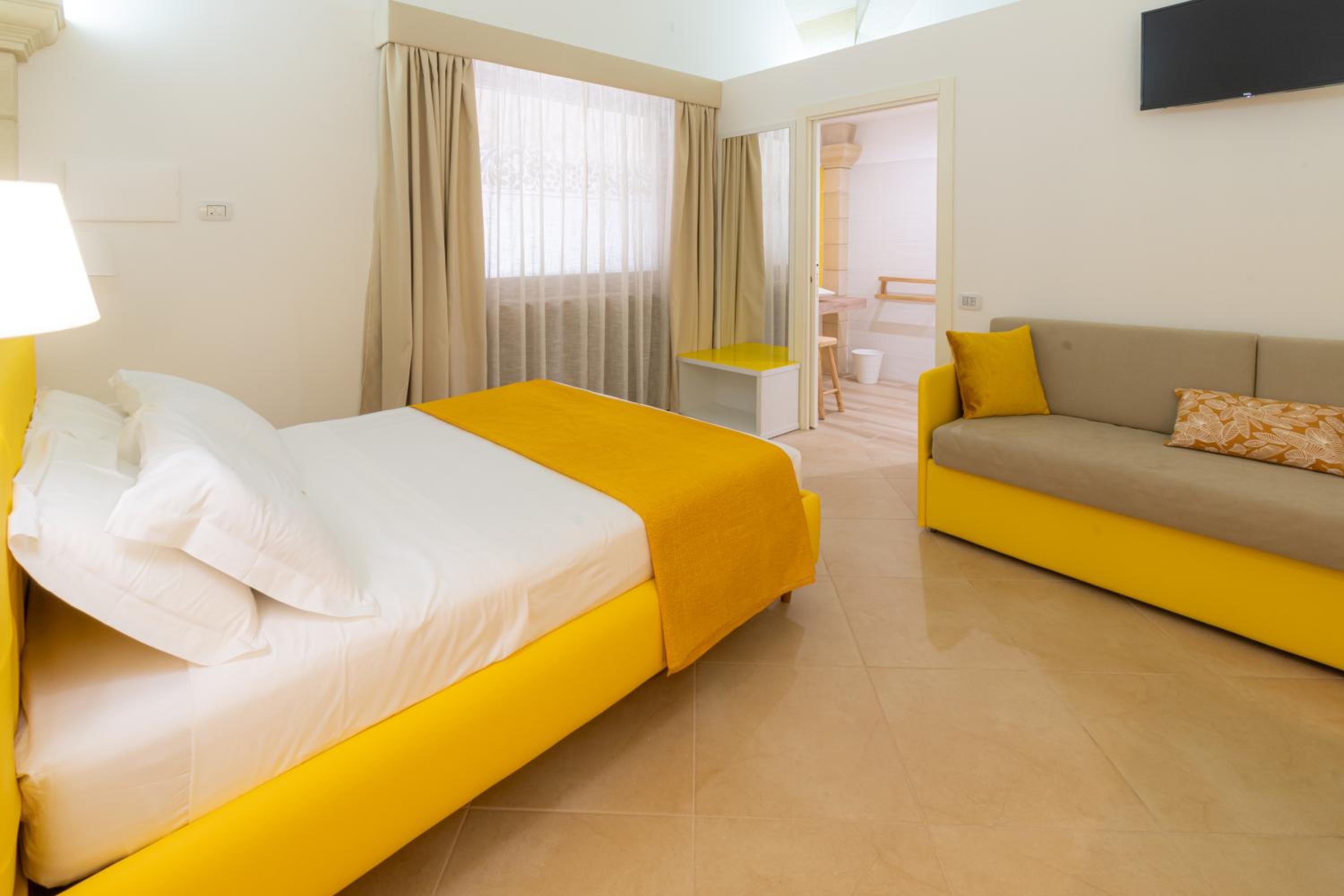 Deluxe Room (2 Adults + 1 Child) photo 2