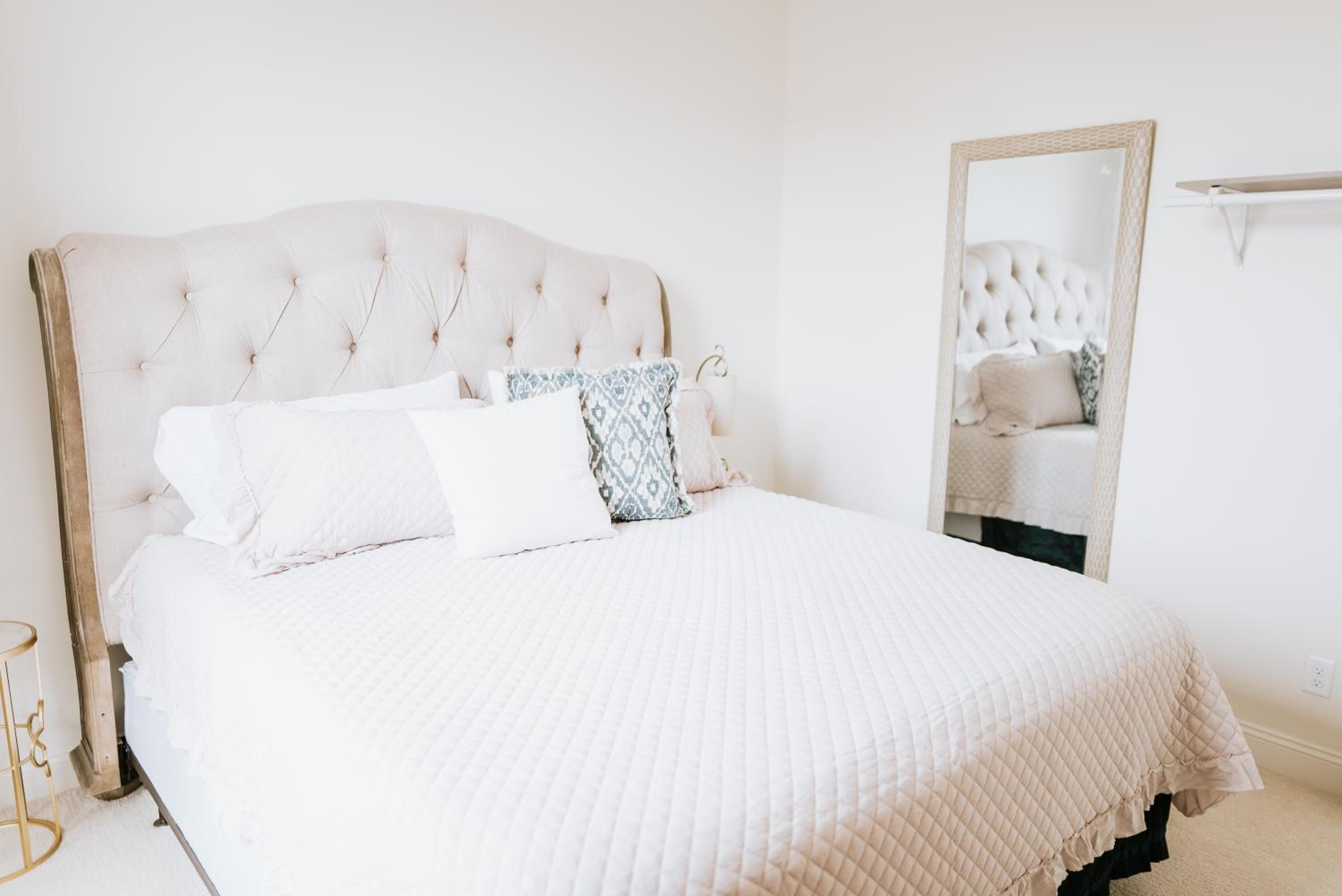 Deluxe King Suite - Photo 6