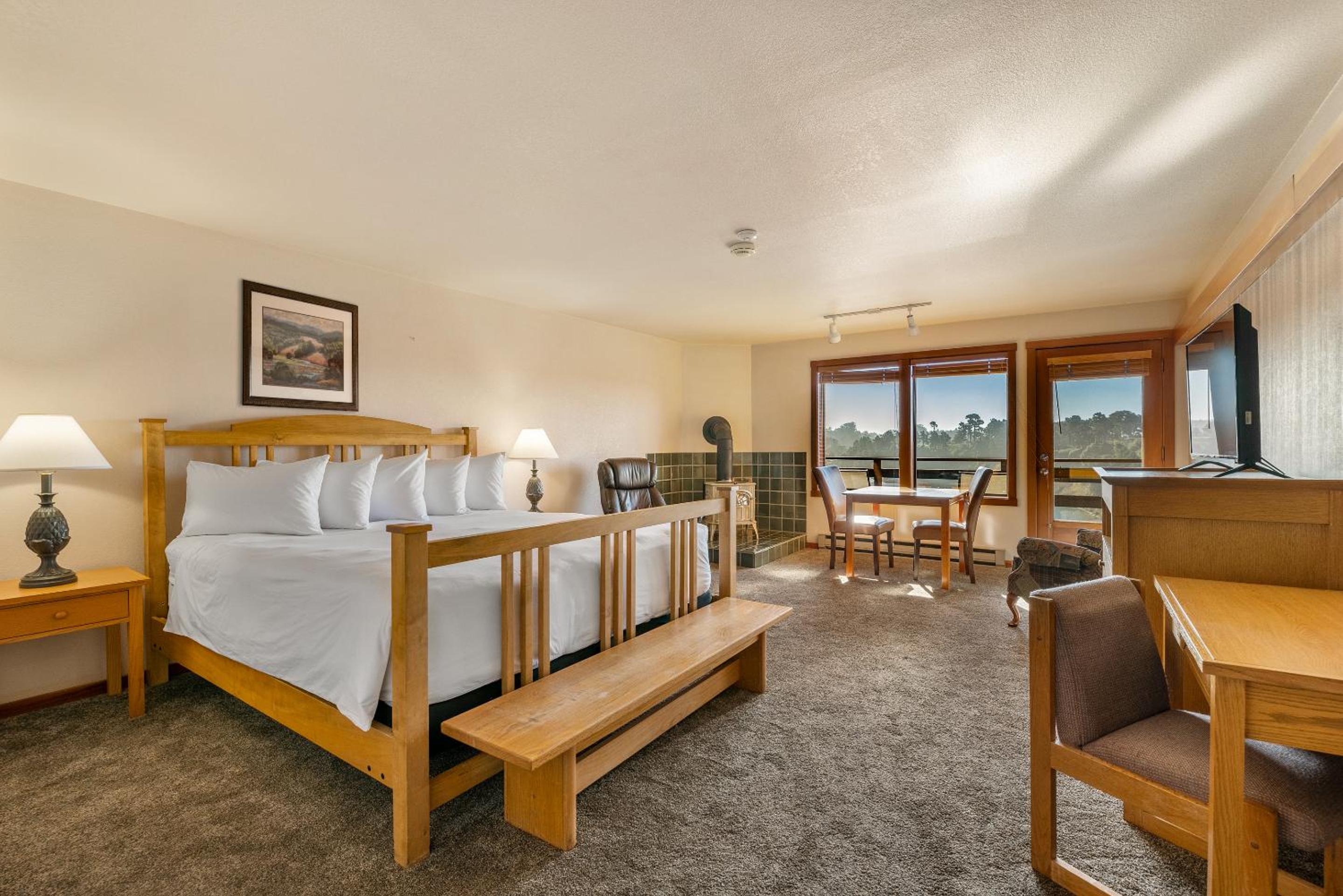 Deluxe King Room with Harbor View