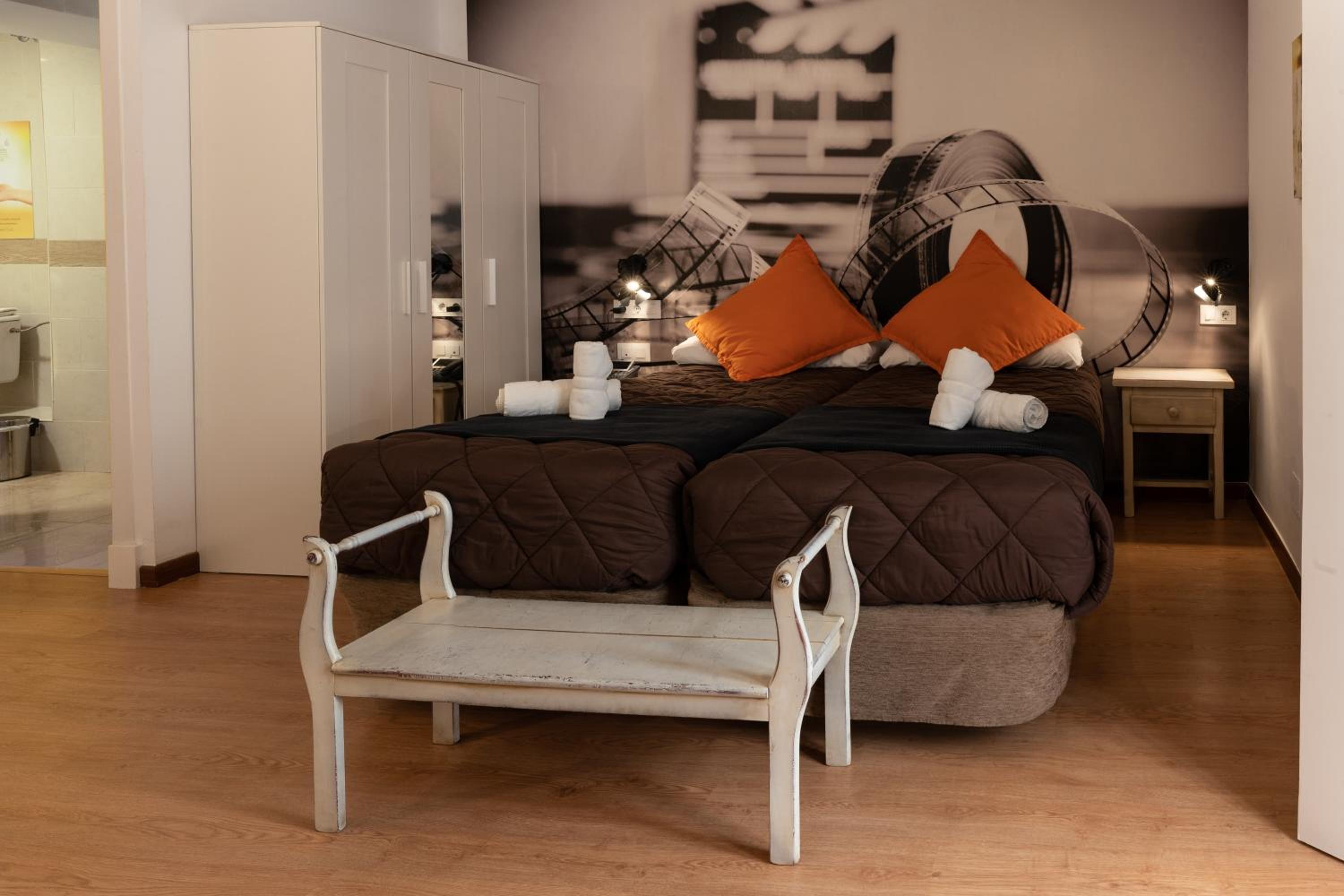 Standard Double Room - Photo 4