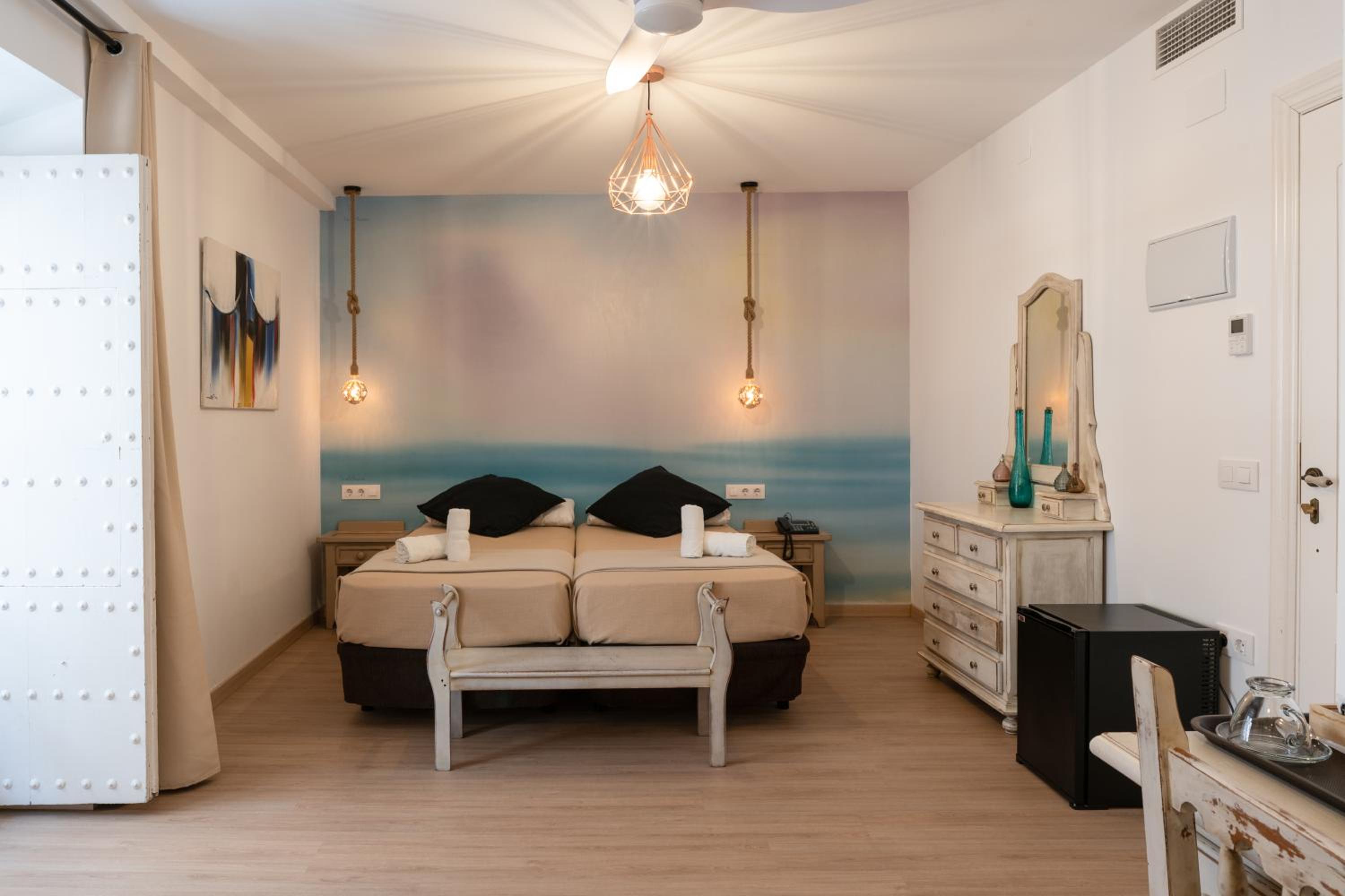 Standard Double Room - Photo 10