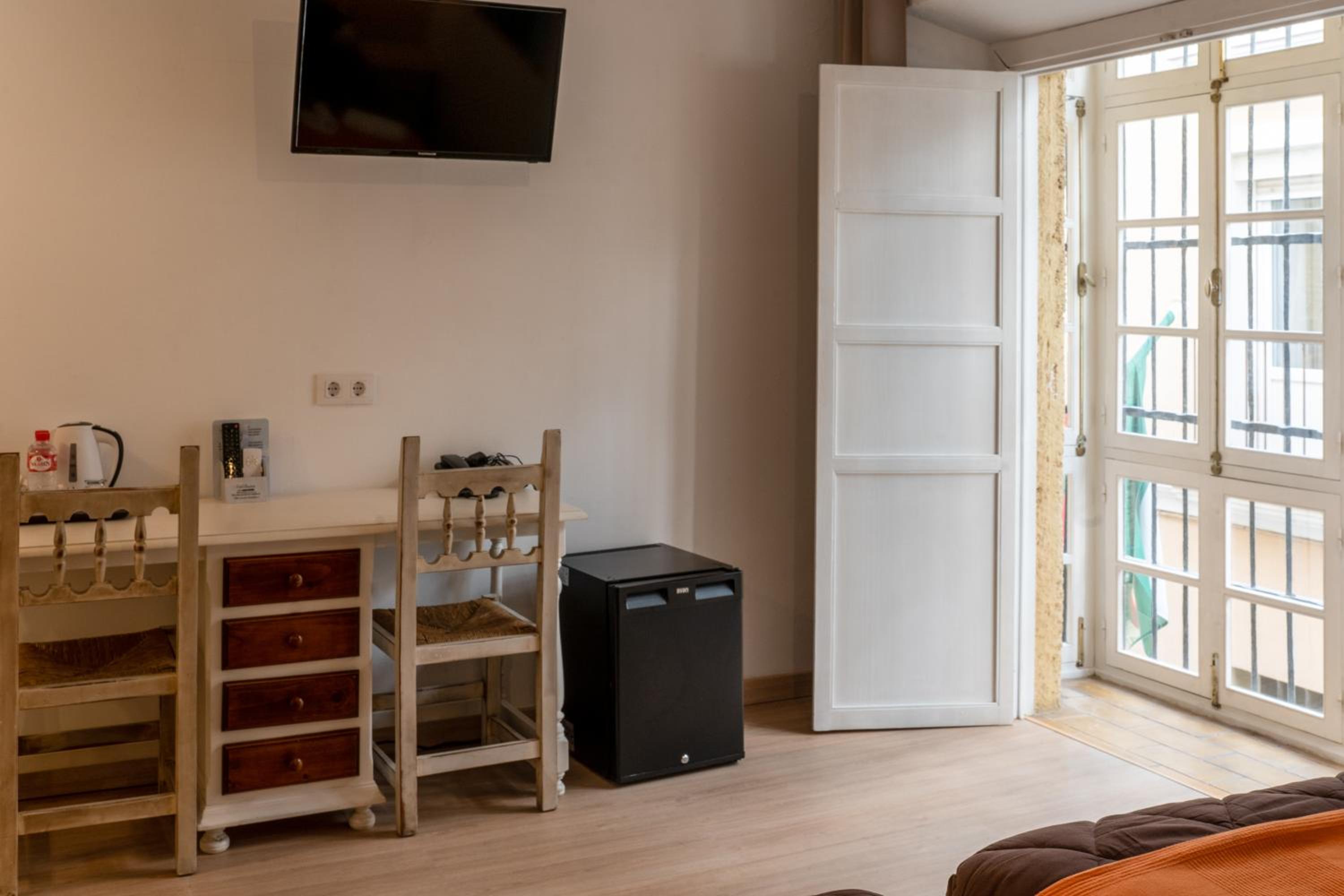 Standard Double Room - Photo 5