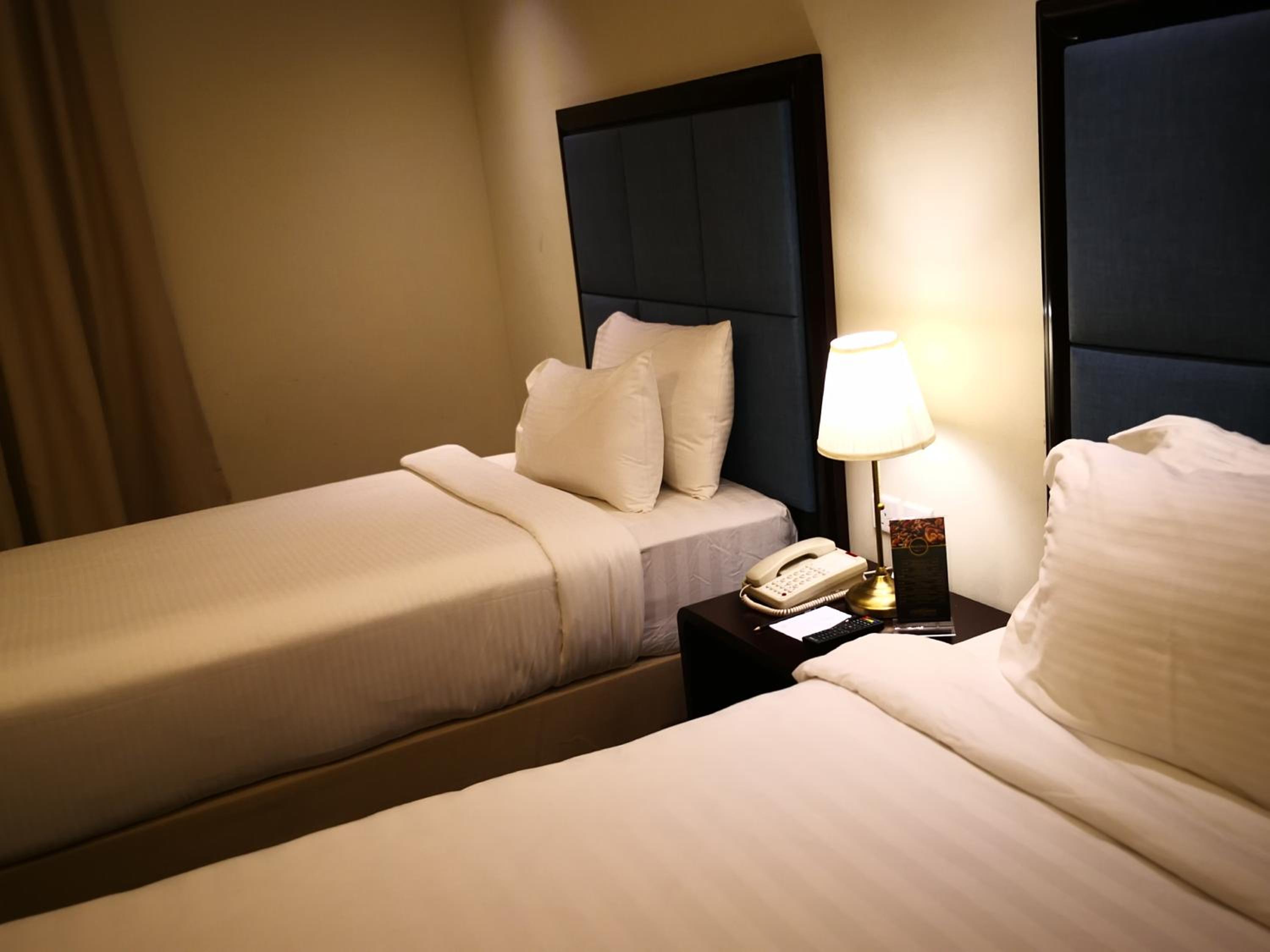 Twin Room - Photo 12