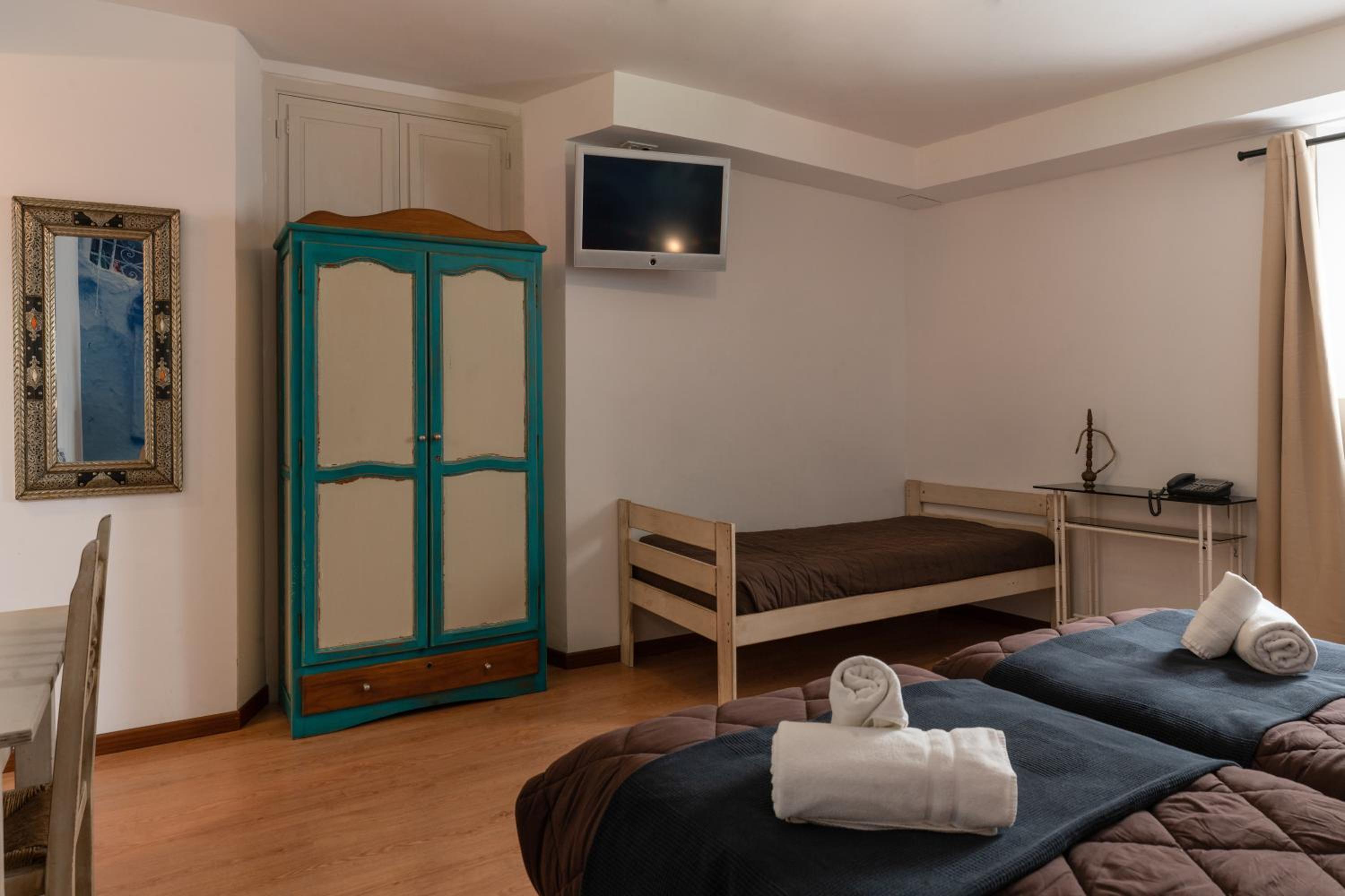 Triple Room with Private Bathroom - Photo 4