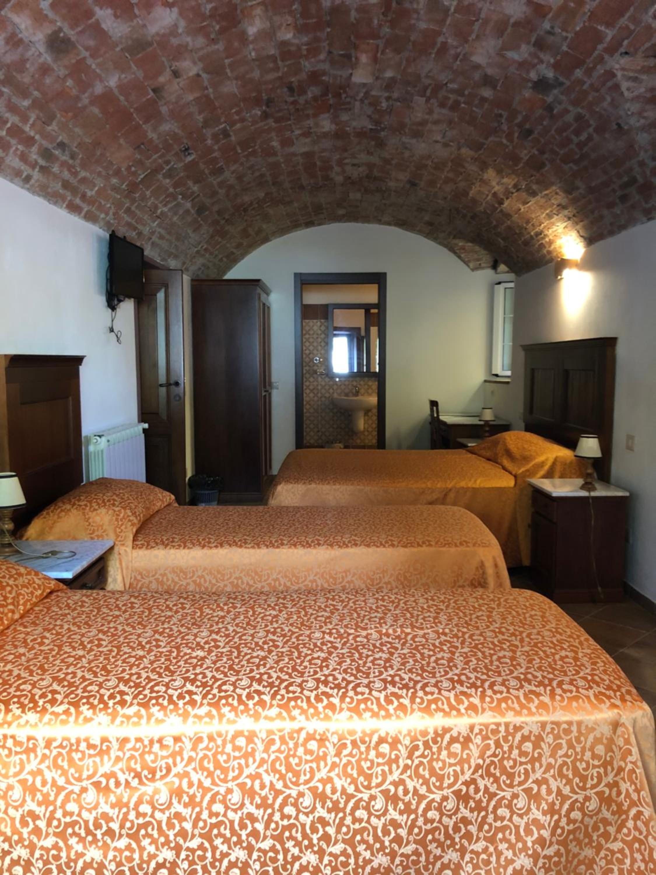 Quadruple Room - Photo 7