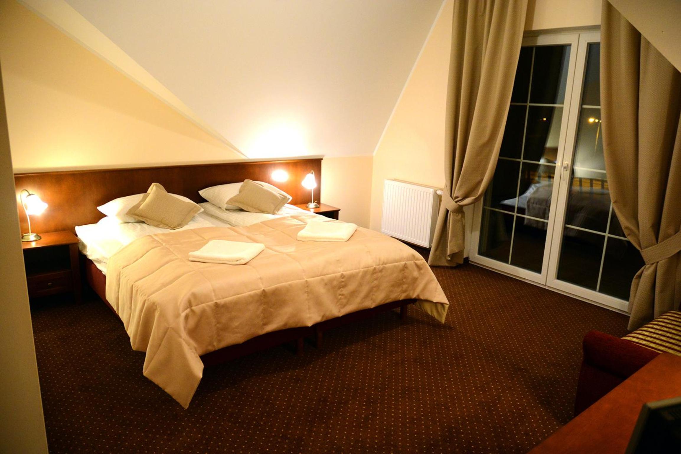 Studio with Balcony (6 Adults) - Photo 4