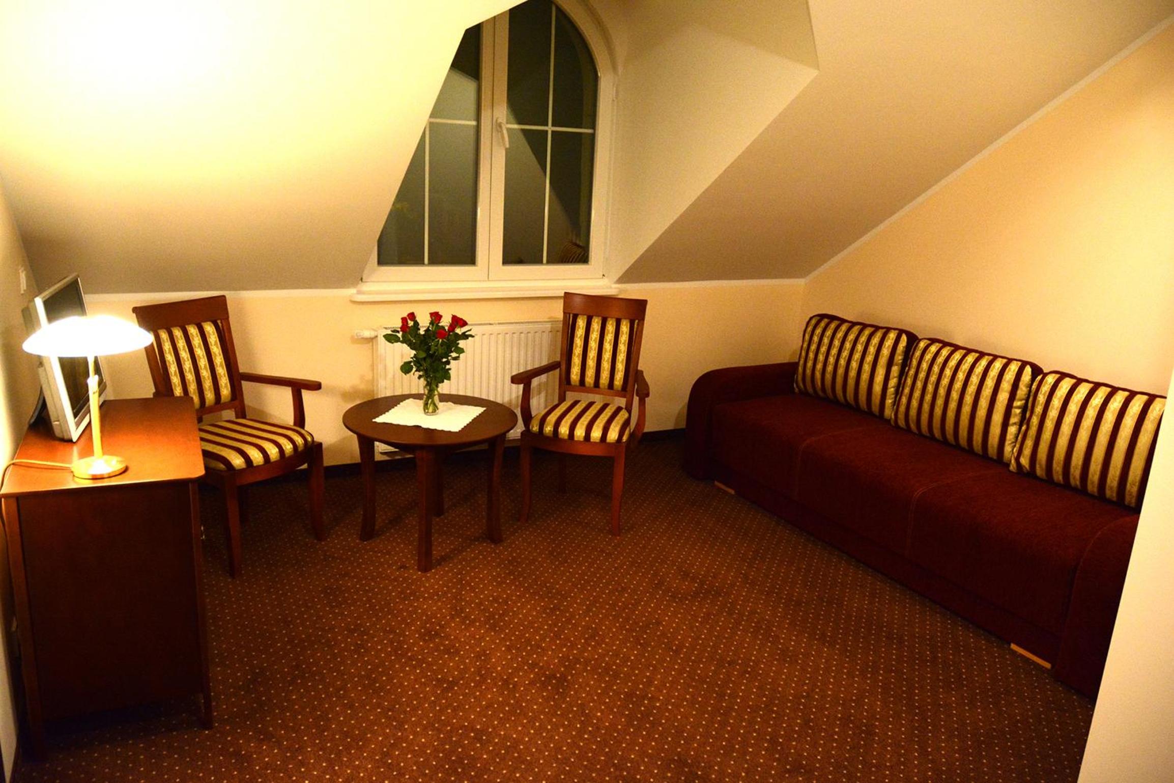 Studio with Balcony (6 Adults) - Photo 3