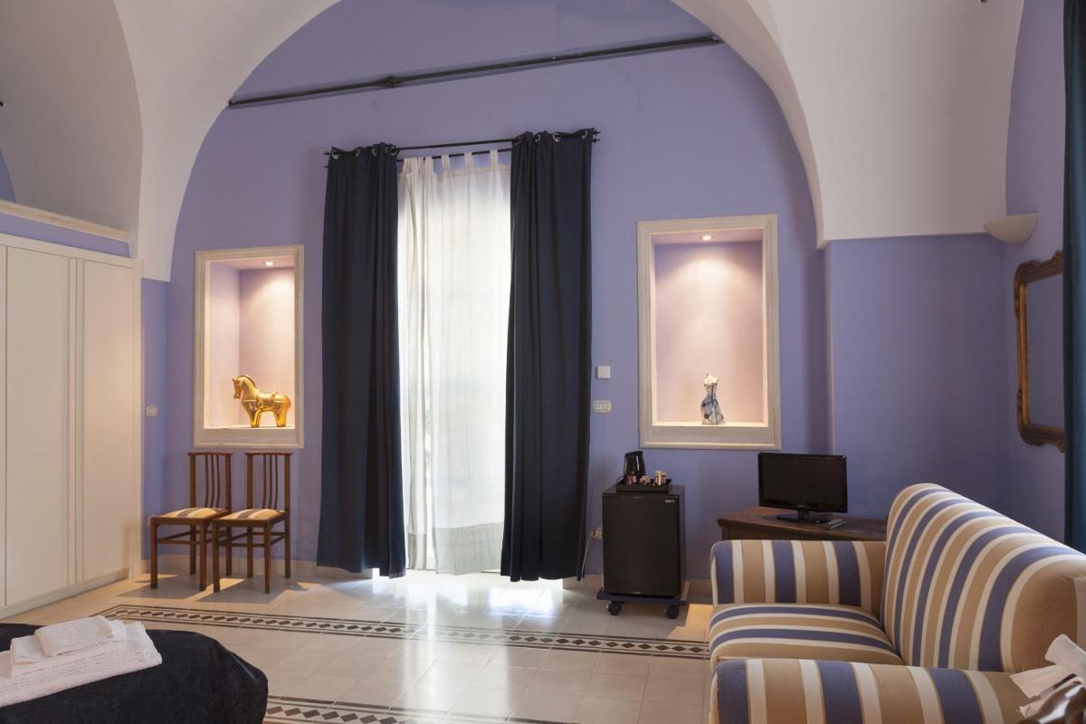 Standard King Room photo 3