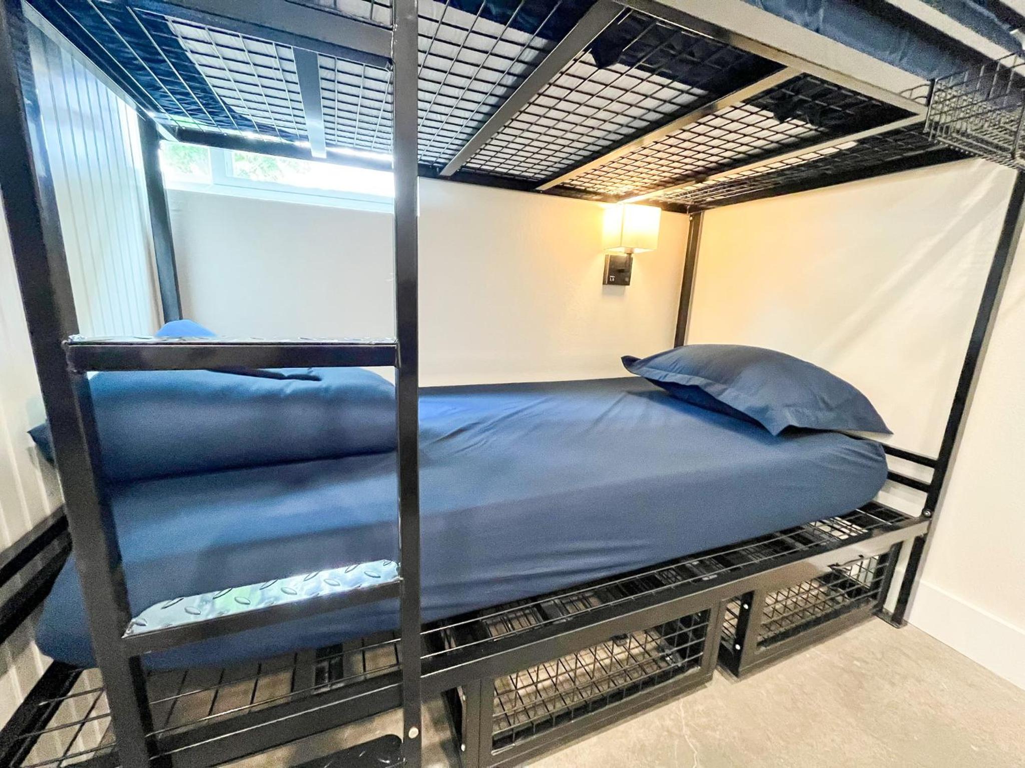 Bed in 8-Bed Mixed Dormitory Room photo 1