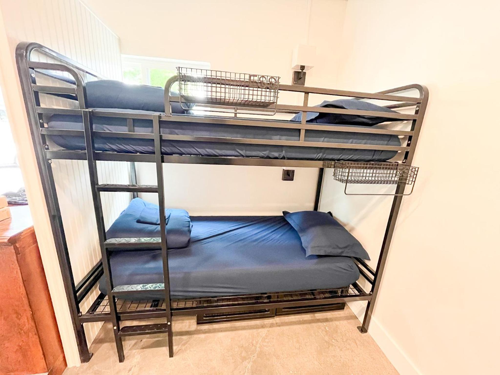 Bed in 8-Bed Mixed Dormitory Room photo 3