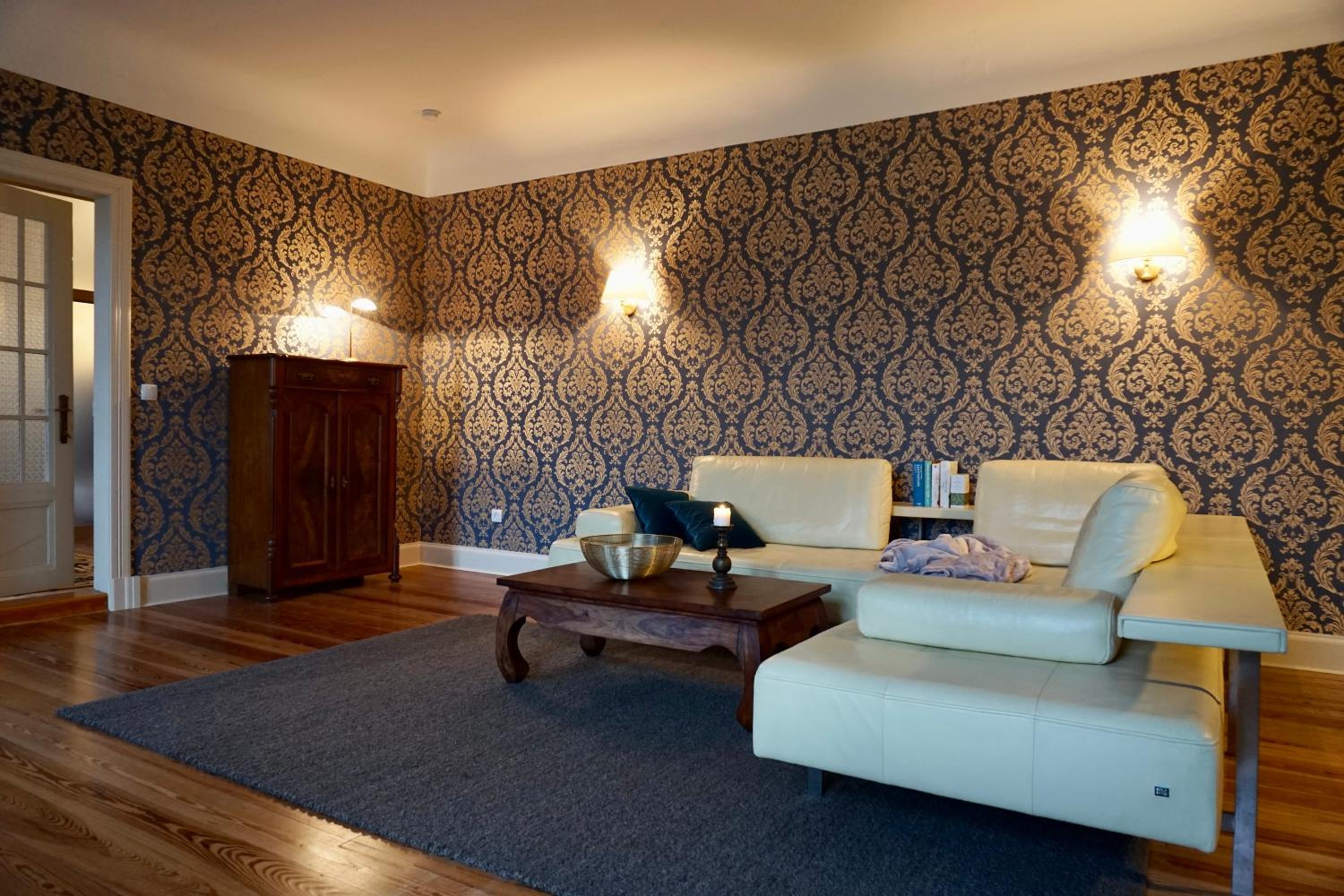 Deluxe King Suite