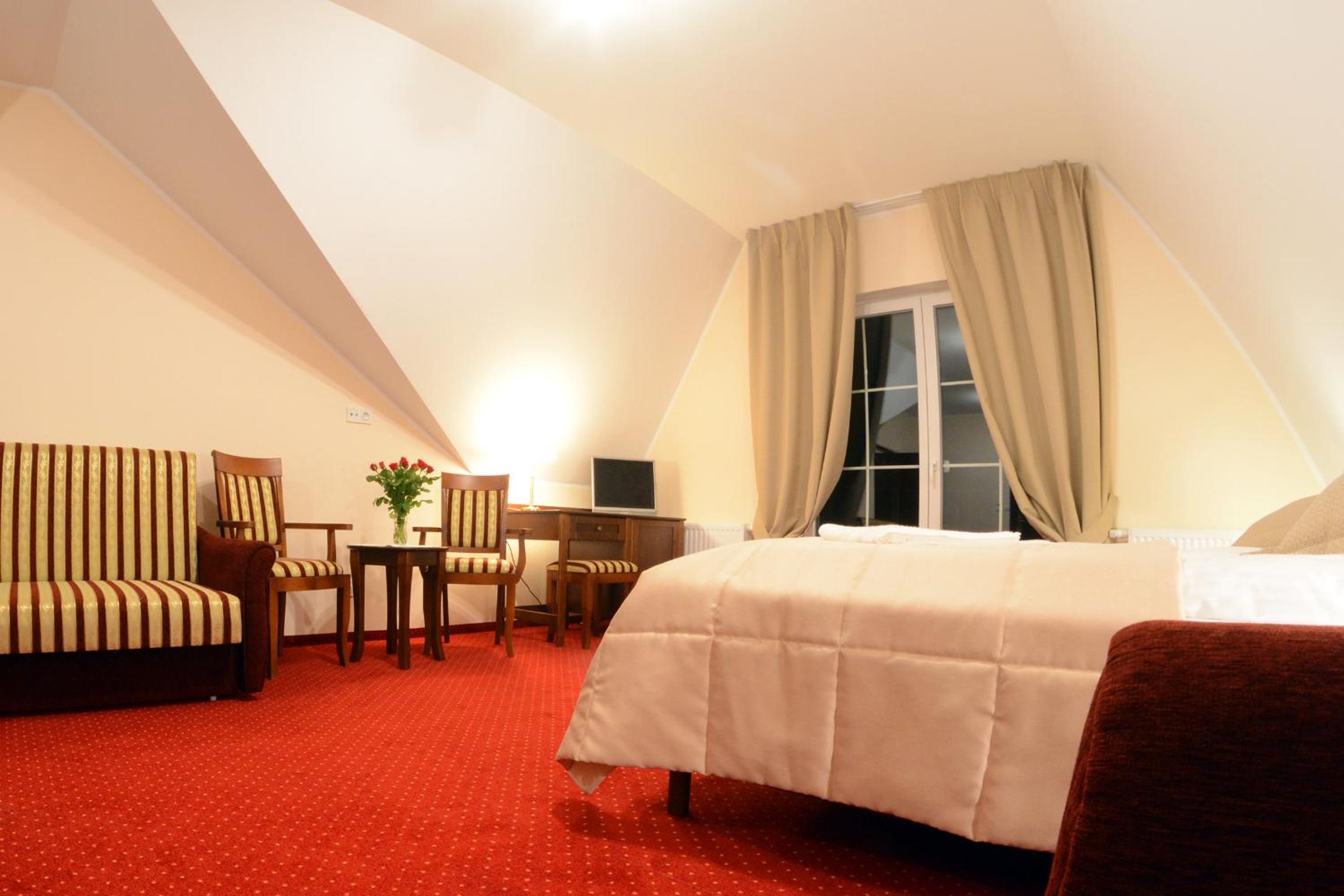 One-Bedroom Apartment (4 Adults) - Photo 1