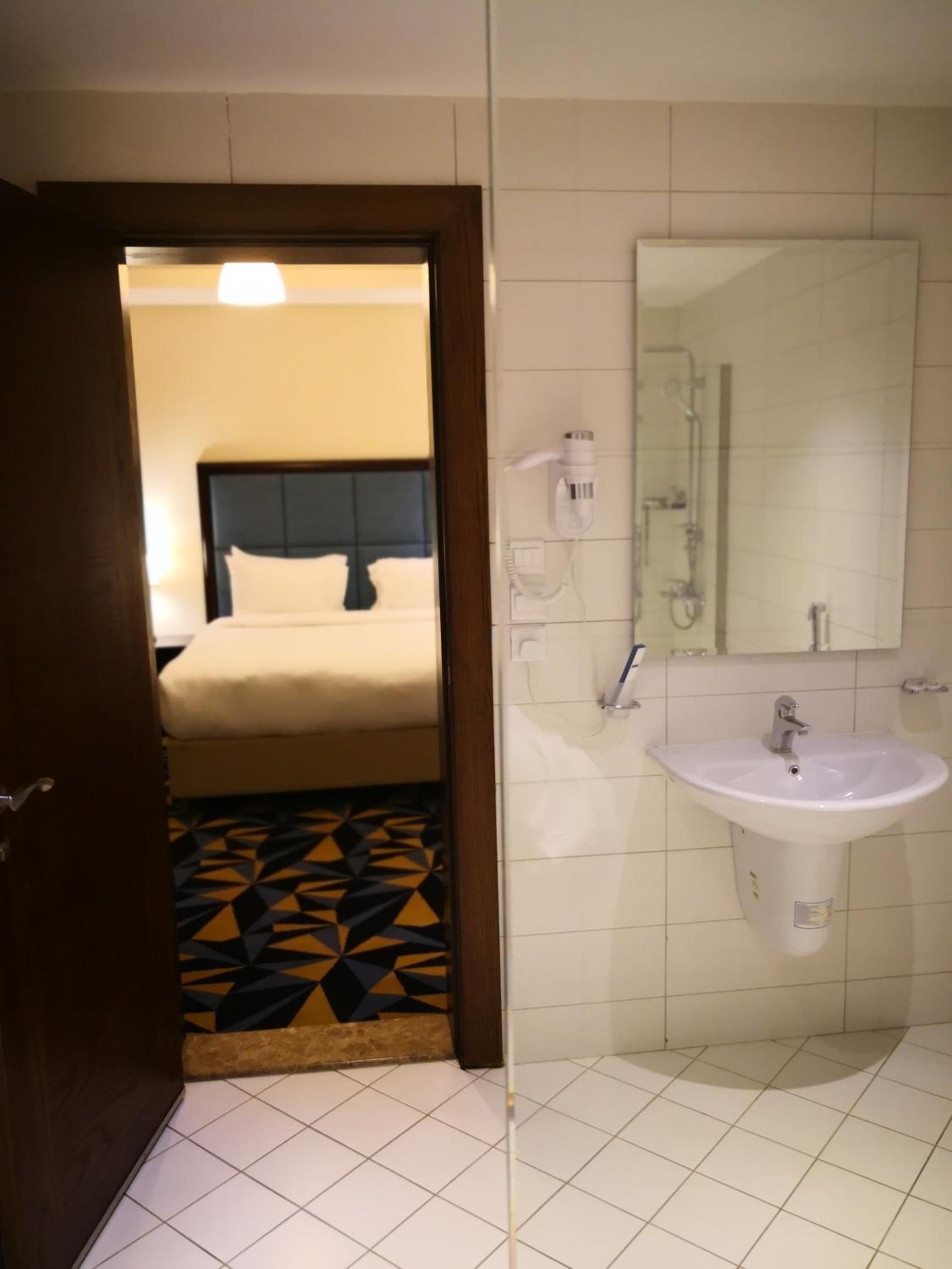 Twin Room - Photo 3
