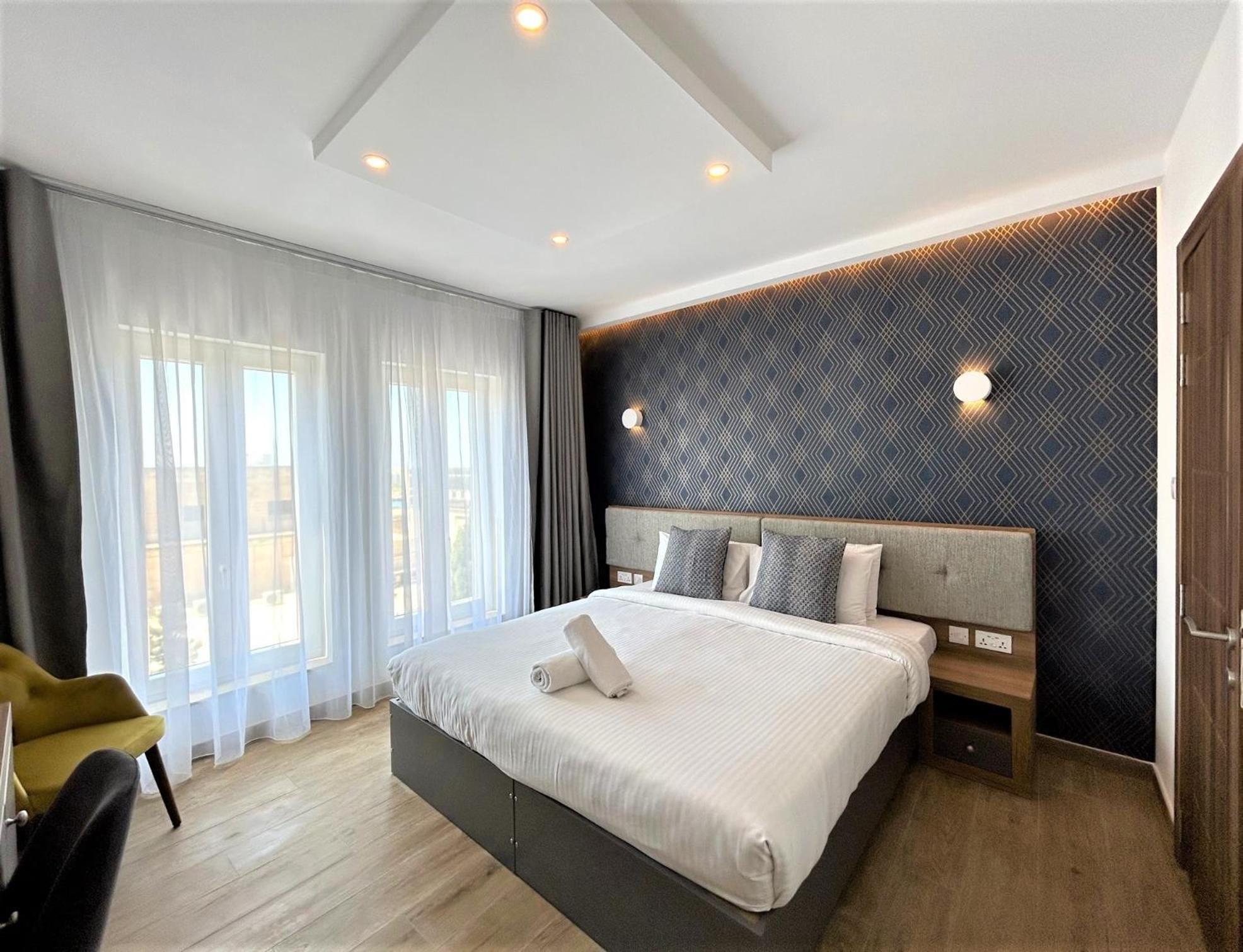 Deluxe Queen Room