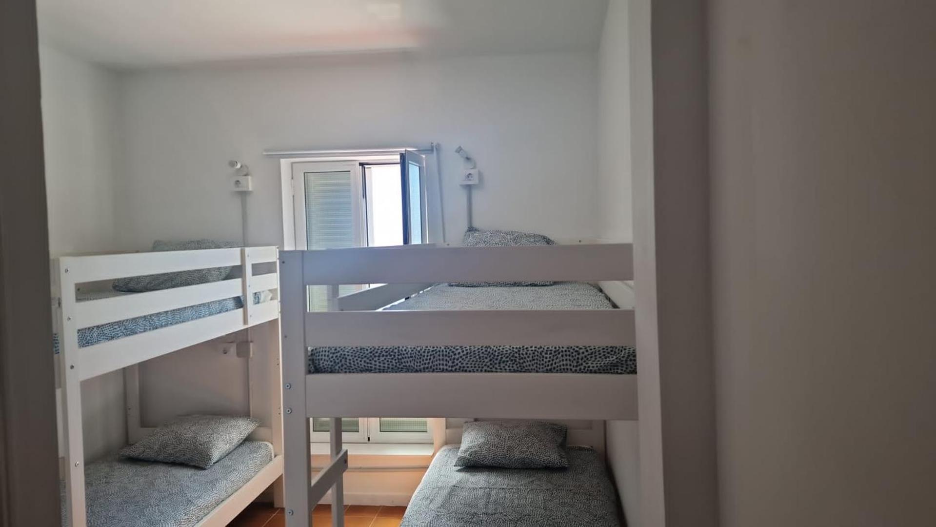Dormitorio Compartido Mixto de 6 Camas