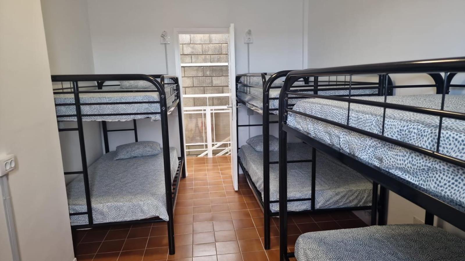 Dormitorio Compartido Mixto de 6 Camas