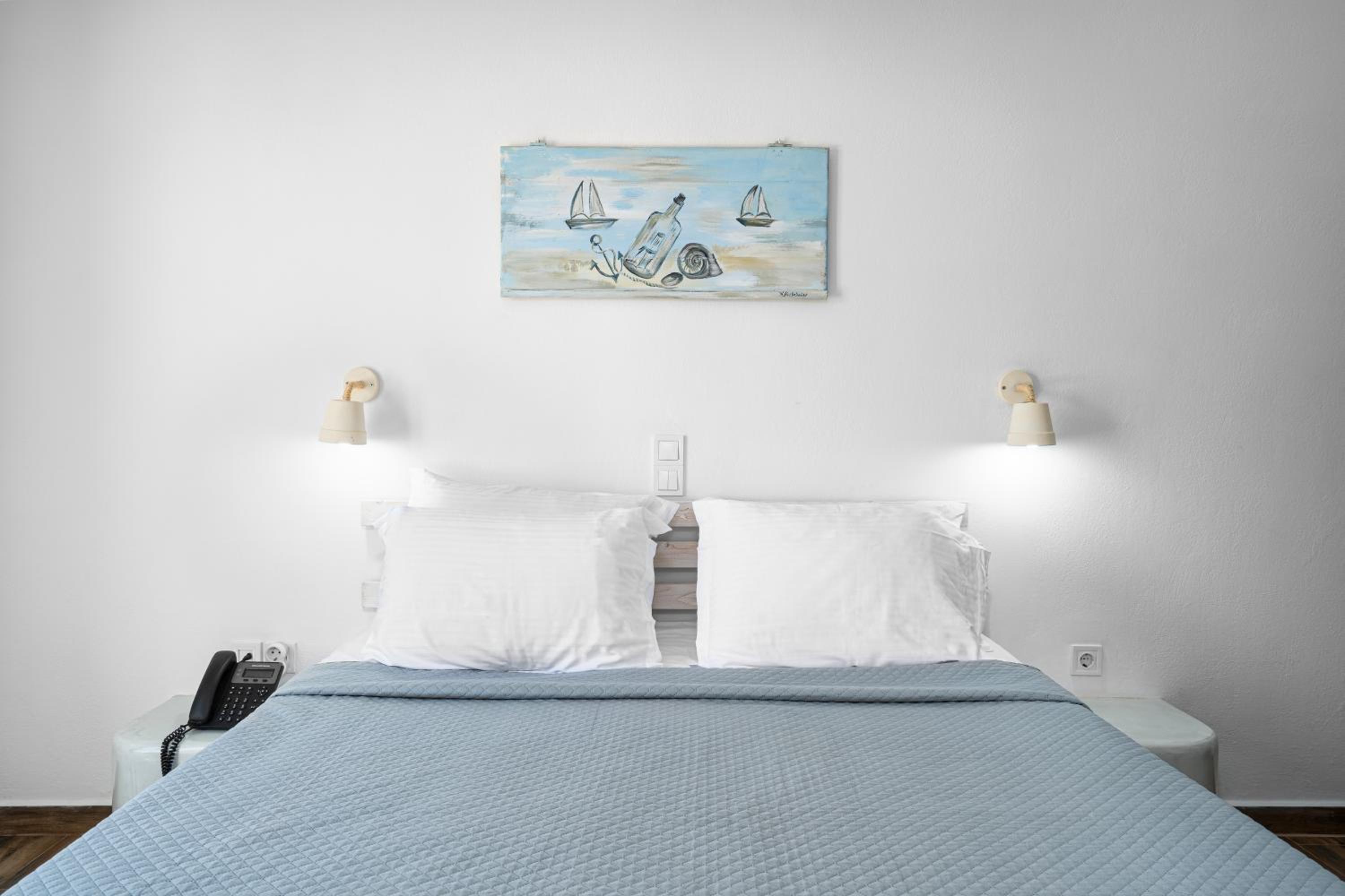 Deluxe Double Room with Street View photo 3