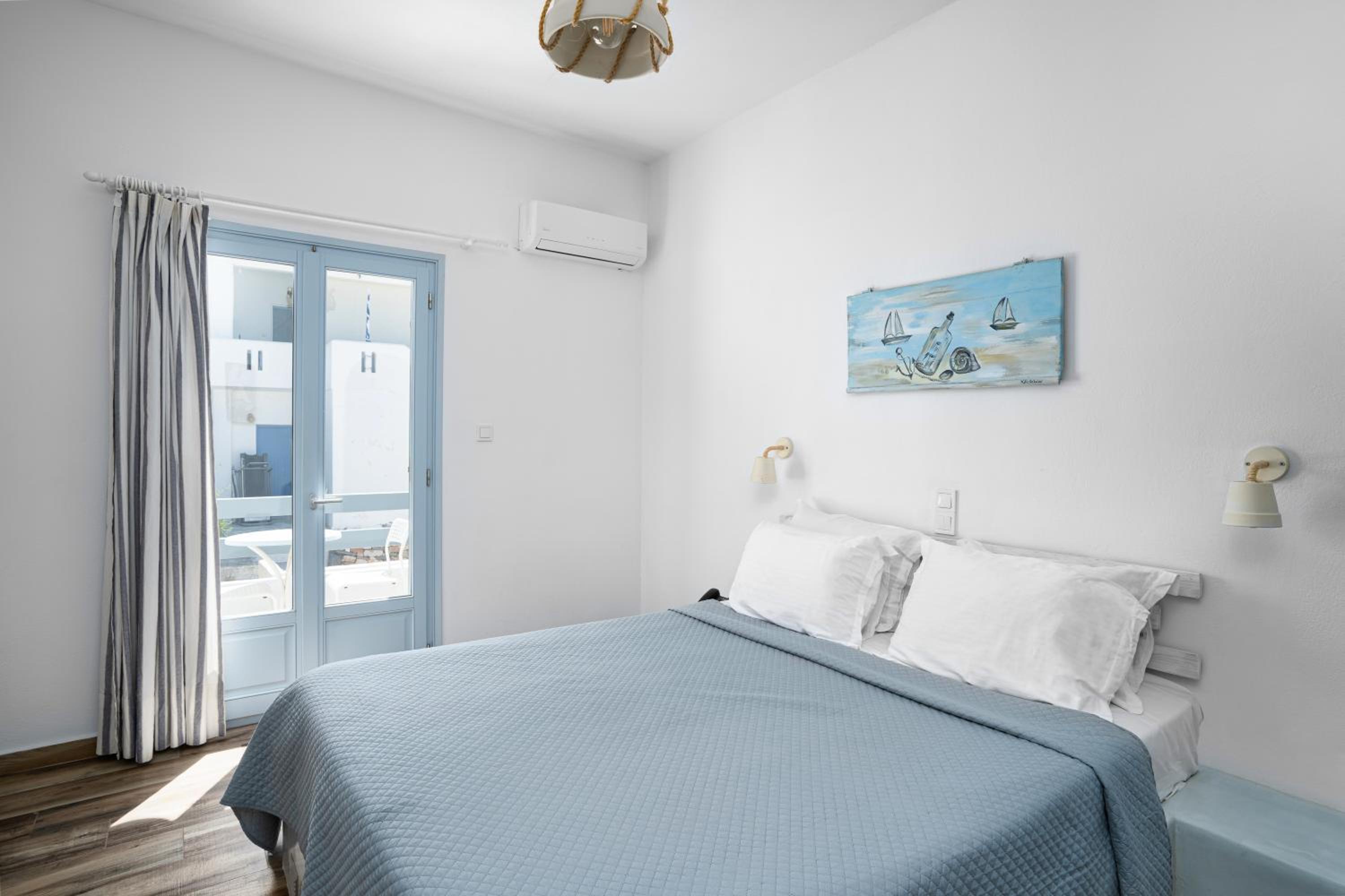 Deluxe Double Room with Street View